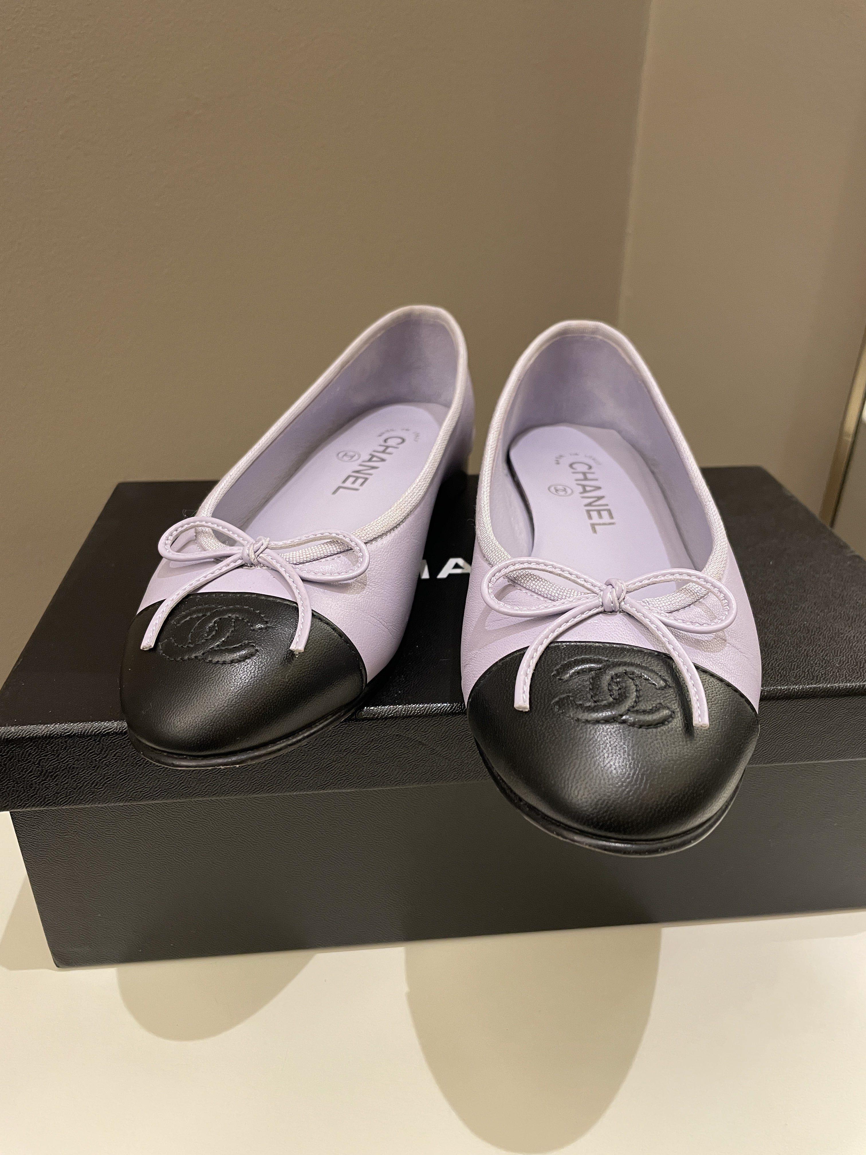 Chanel 21K Classic Ballerina Flats
Lilac / Black Lambskin 
Size 37