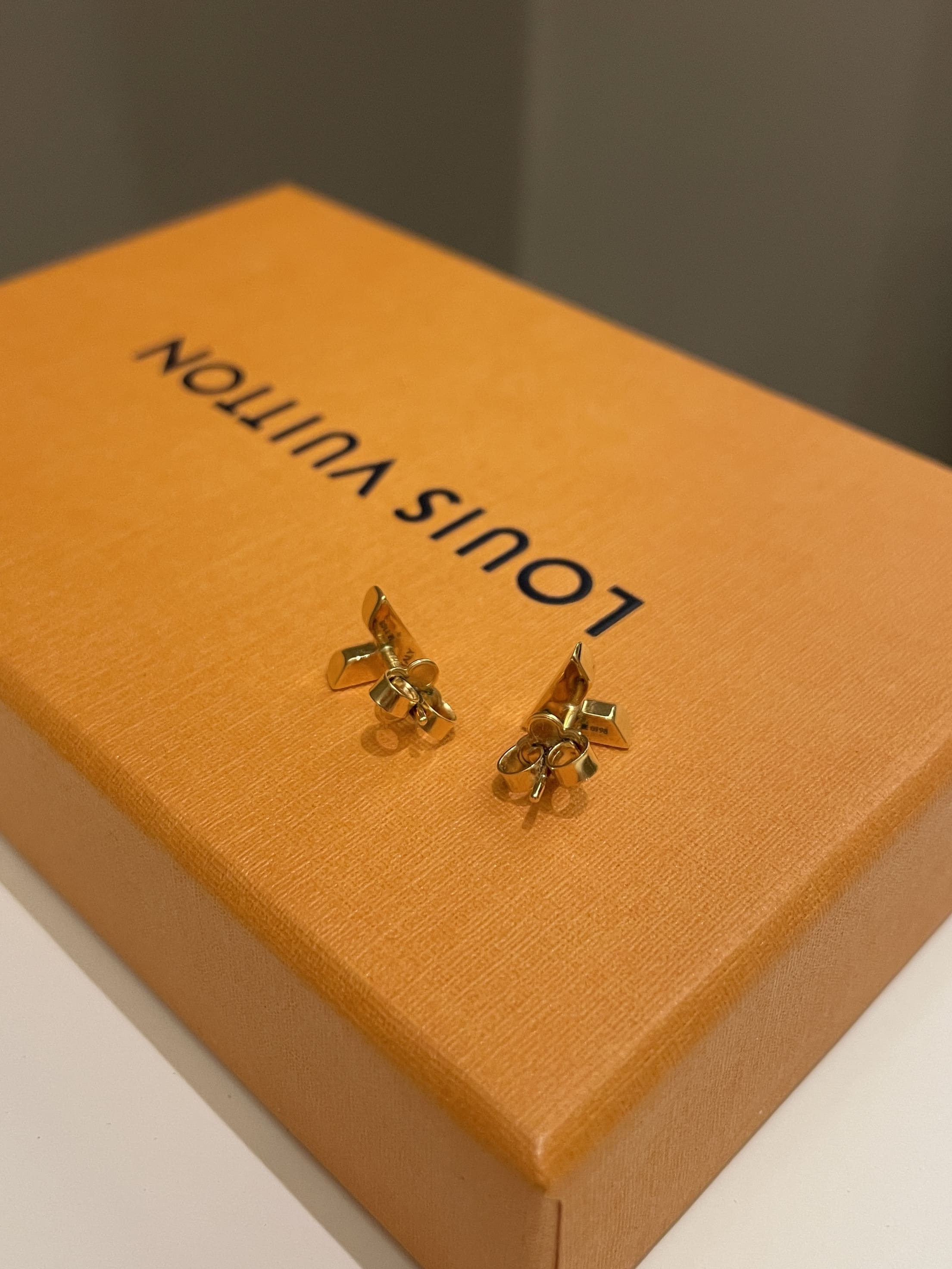 Louis Vuitton Essential V Stud Earrings - Gold-Tone Metal Stud, Earrings -  LOU252186