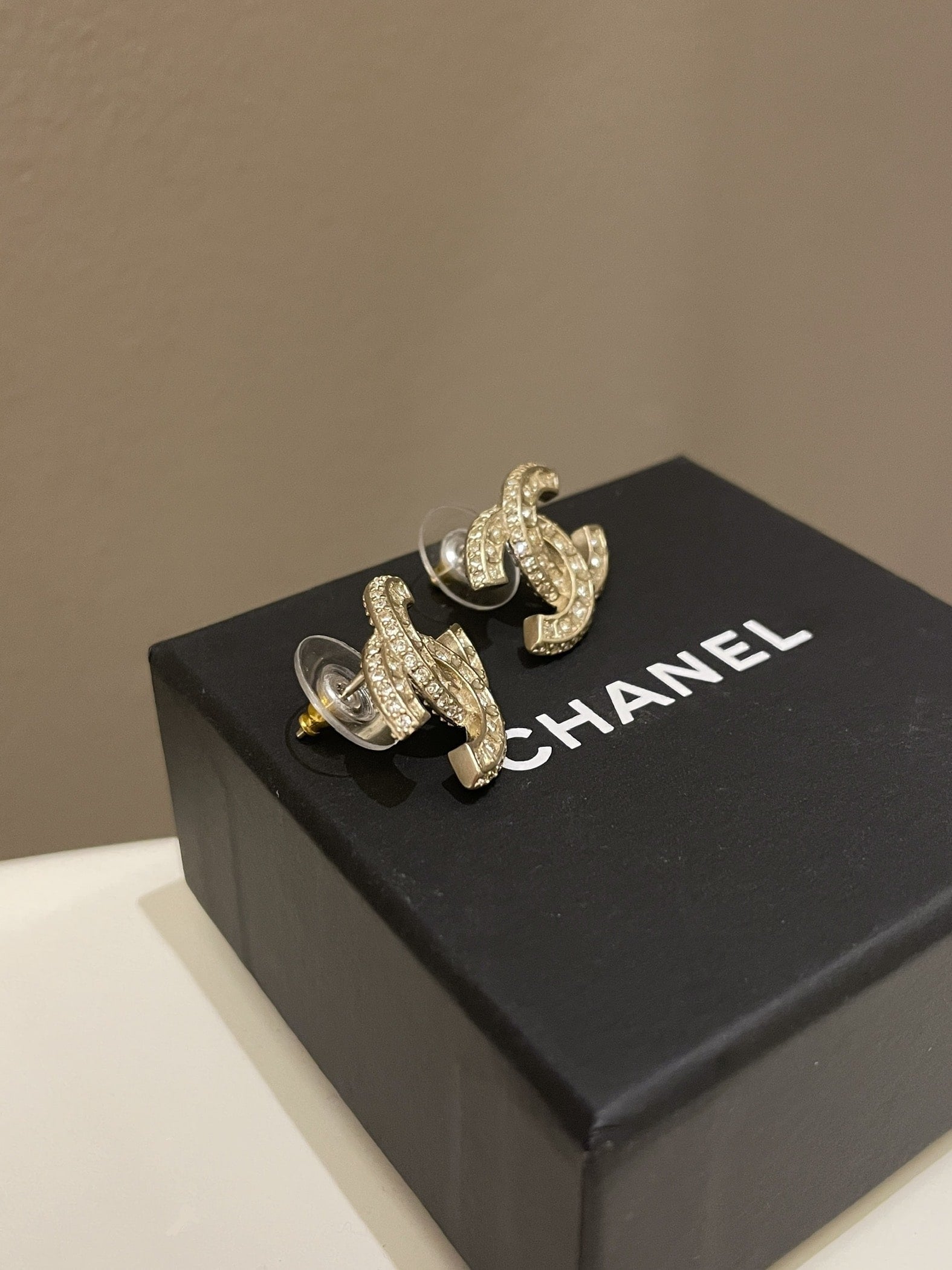 Chanel 19V Classic Cc Earring Rhinestones