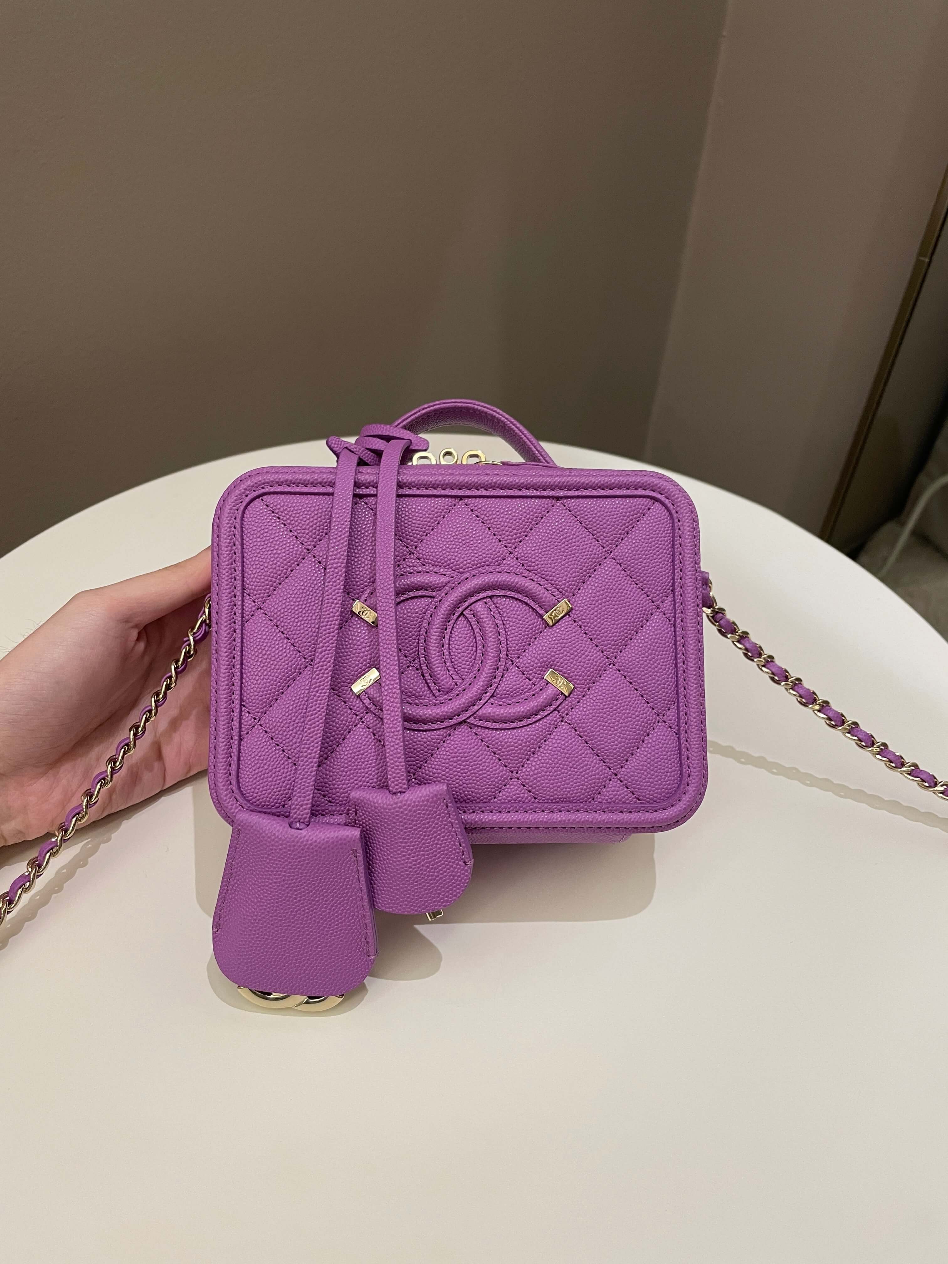 Chanel Filigree Vanity Case Purple Caviar – ＬＯＶＥＬＯＴＳＬＵＸＵＲＹ