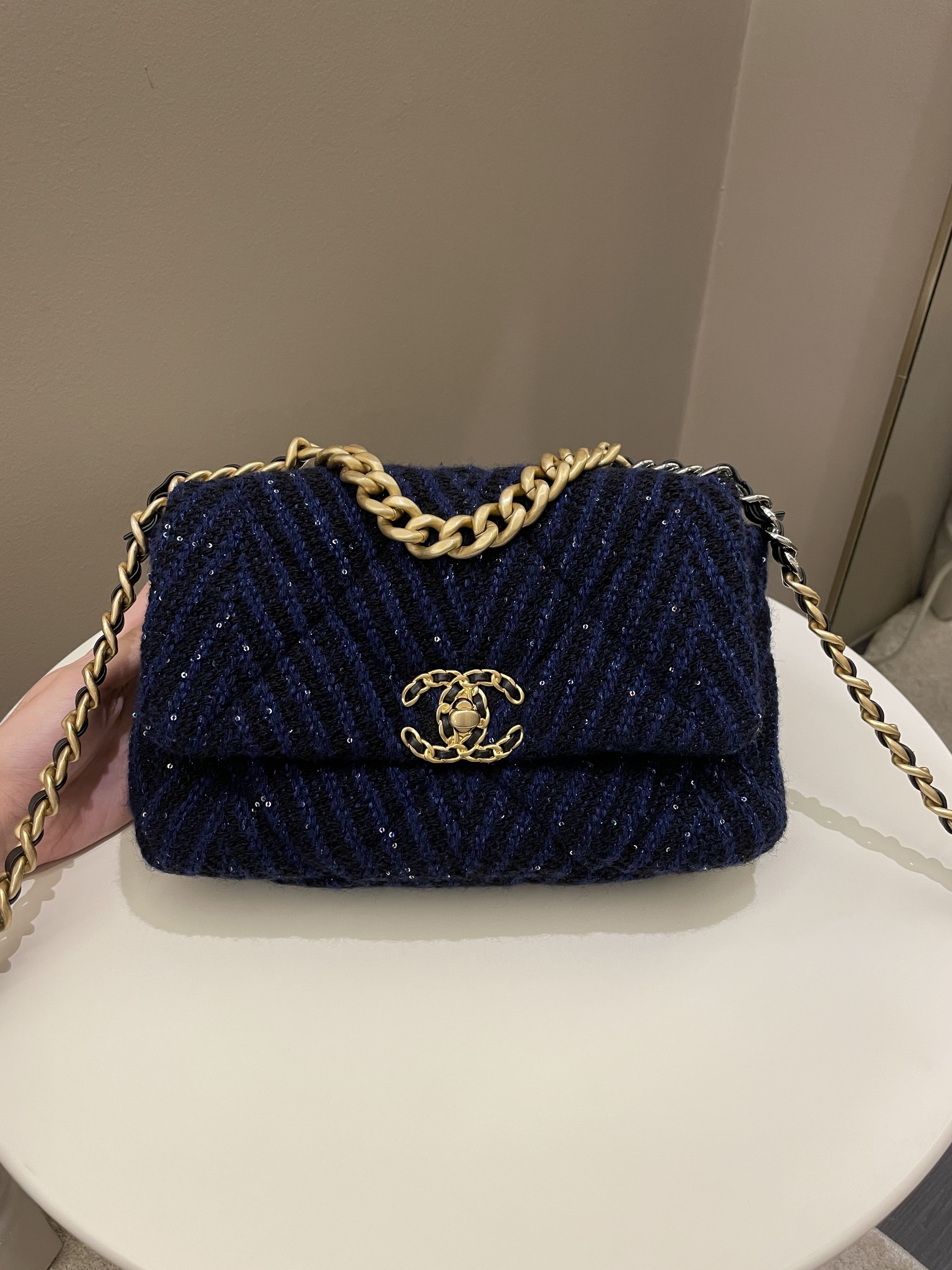 BAG REVIEW: MY SMALL TWEED CHANEL 19 + COMPARISON WITH LARGE TWEED