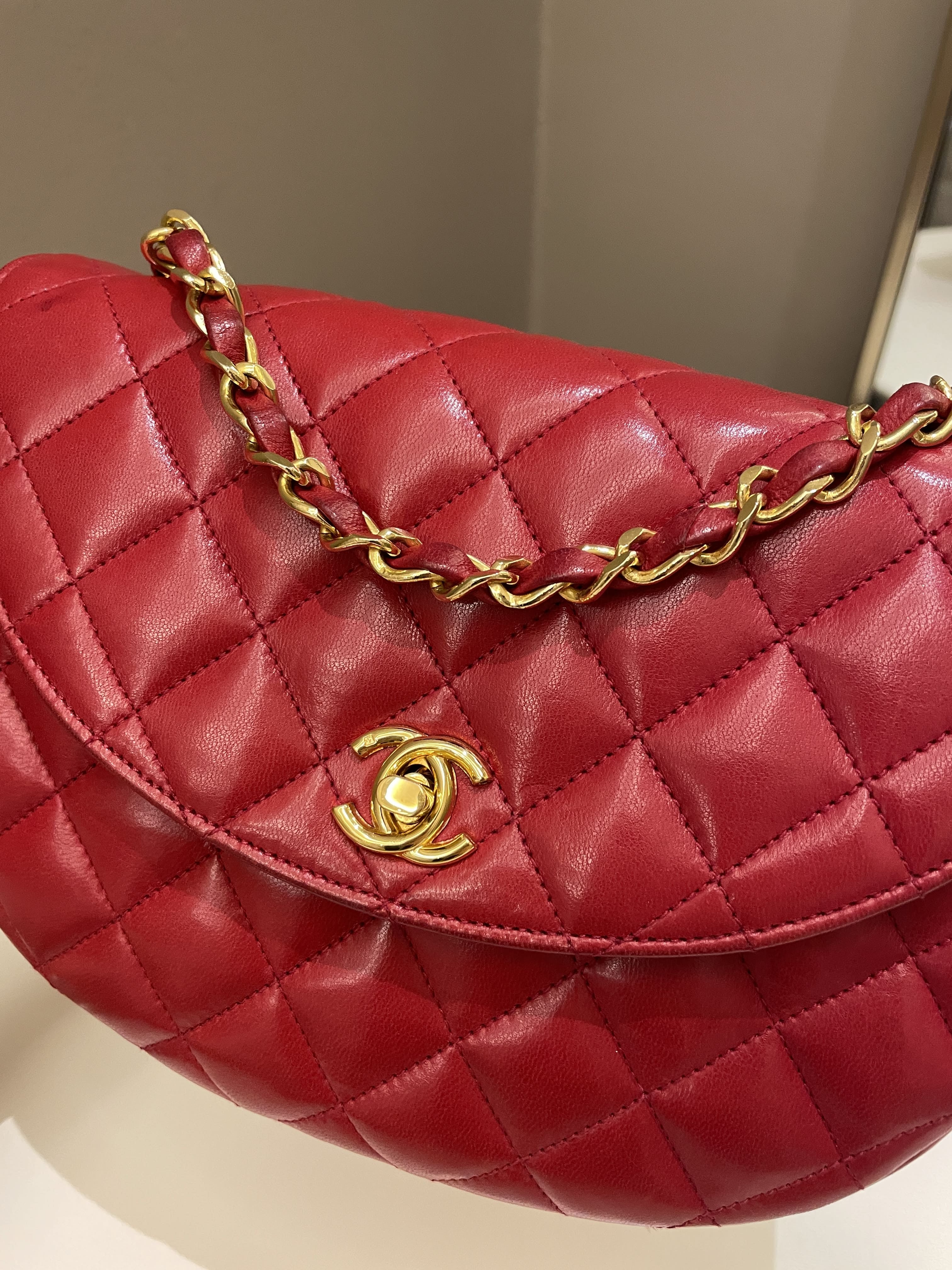 Chanel Vintage Quilted Cc Curve Bag Red Lambskin – ＬＯＶＥＬＯＴＳＬＵＸＵＲＹ