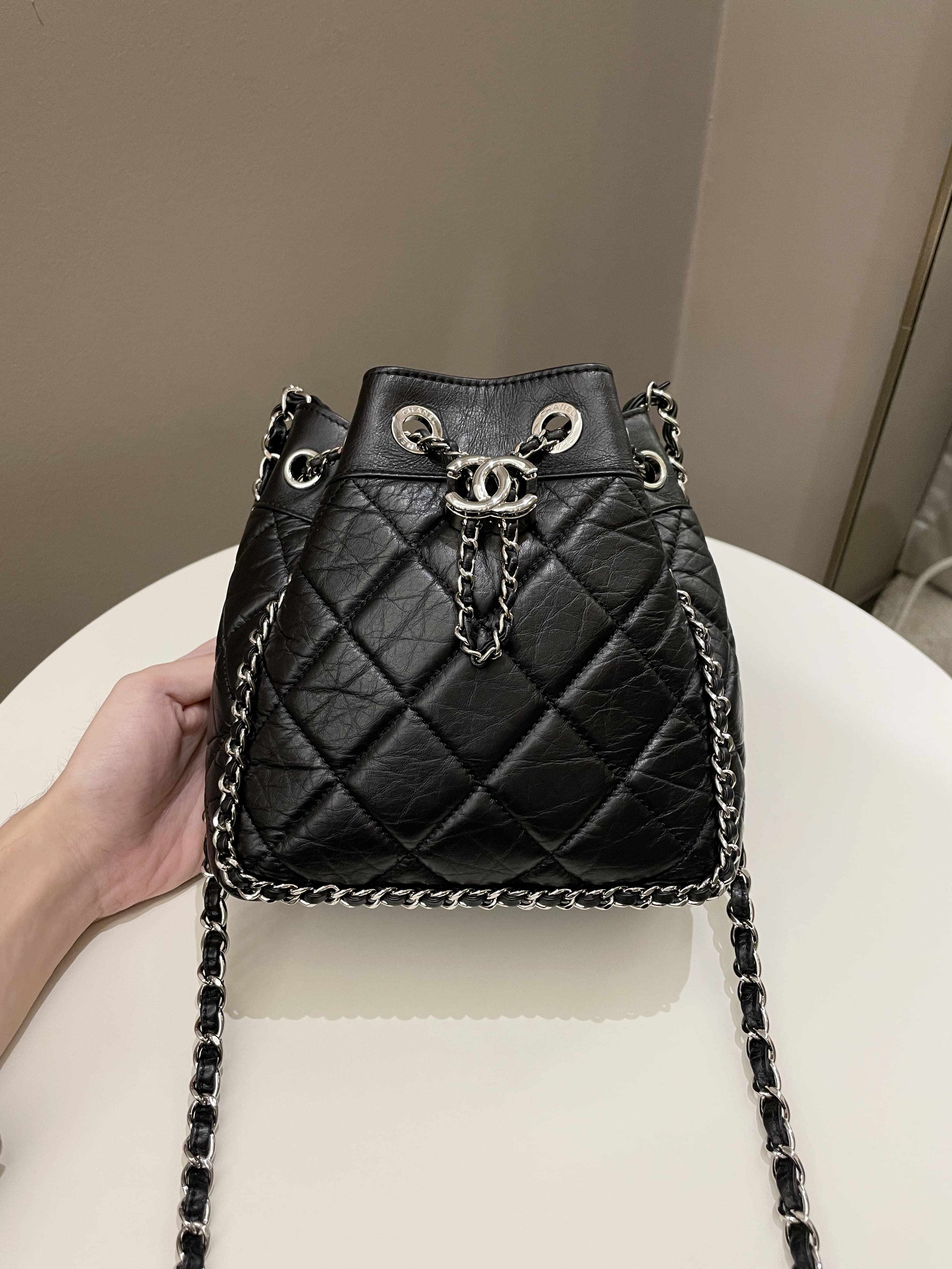 Chanel Cc Drawstring Bucket Chain Bag Black Aged Calfskin – ＬＯＶＥＬＯＴＳＬＵＸＵＲＹ