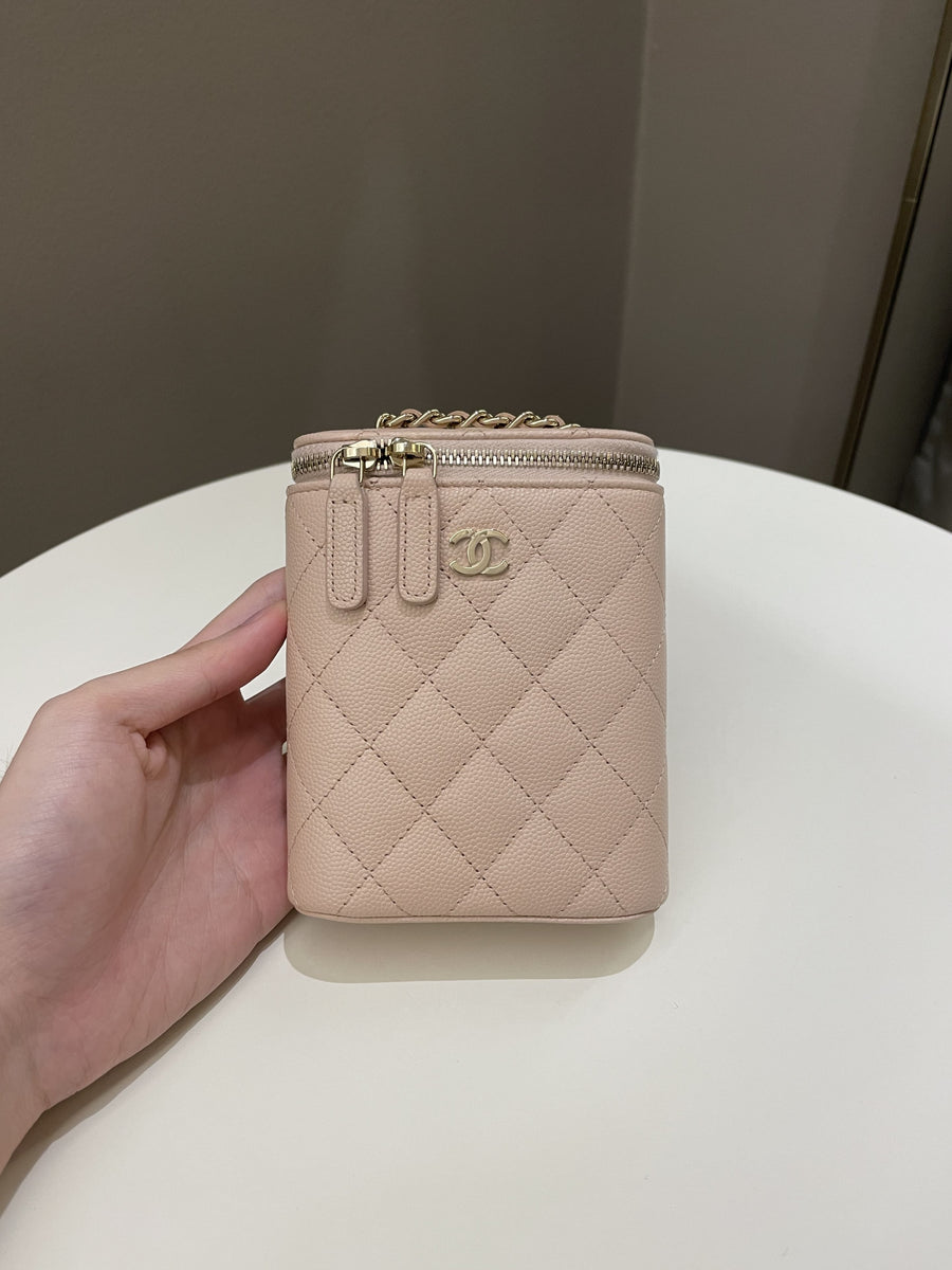 Chanel 21C Quilted Vanity Vertical Beige Caviar – ＬＯＶＥＬＯＴＳＬＵＸＵＲＹ