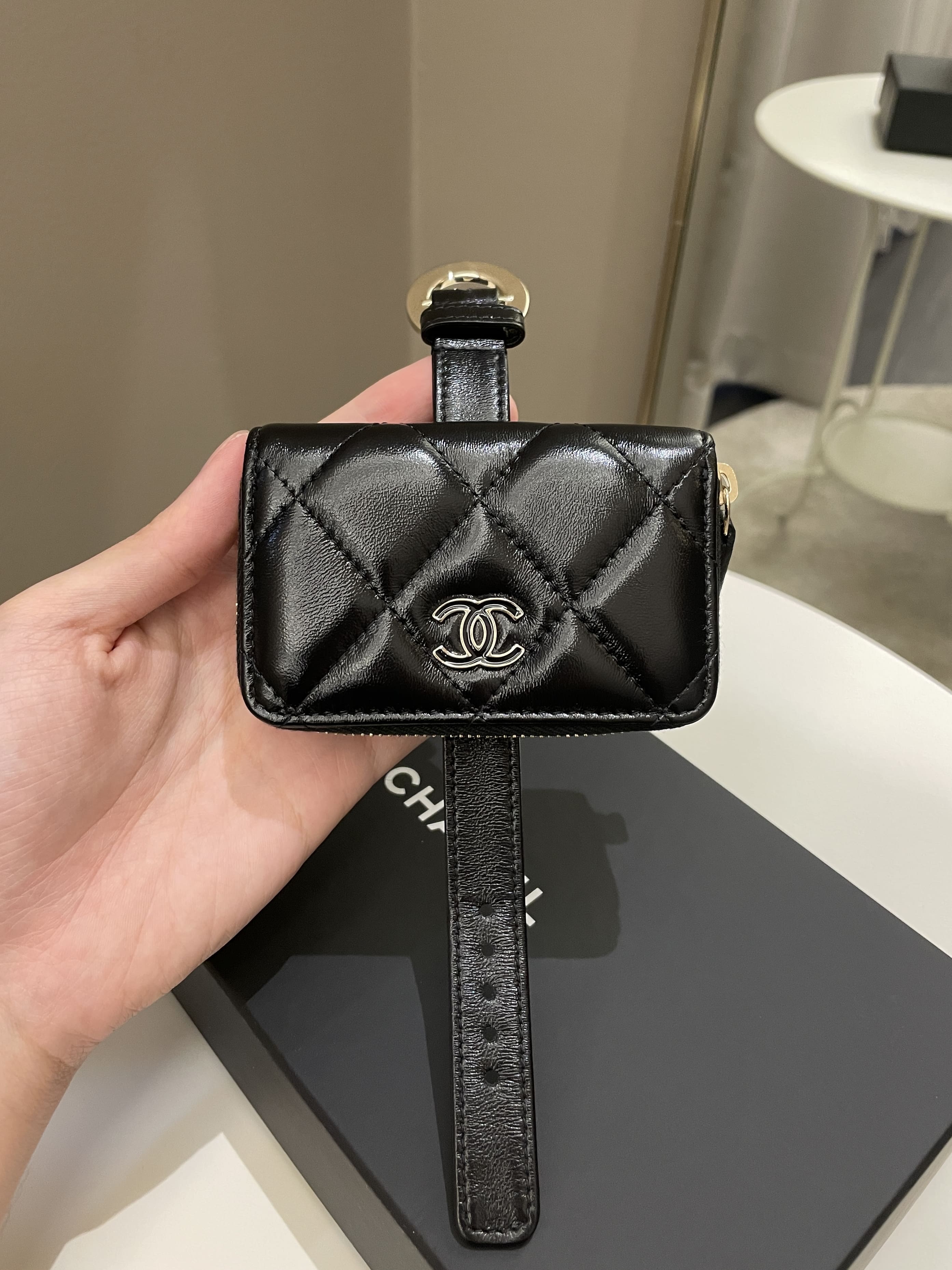 CHANEL-Chanel Zipper Coin Wallet Card Holder with Key Holder Black Gold CC  Logo AP0221
