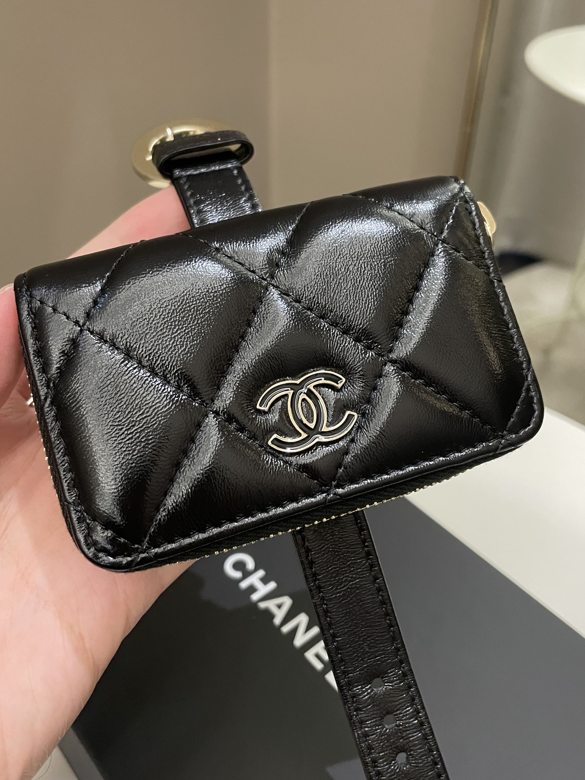 Chanel Wristlet Zipped Card Purse Black Glazed Lambskin – ＬＯＶＥＬＯＴＳＬＵＸＵＲＹ