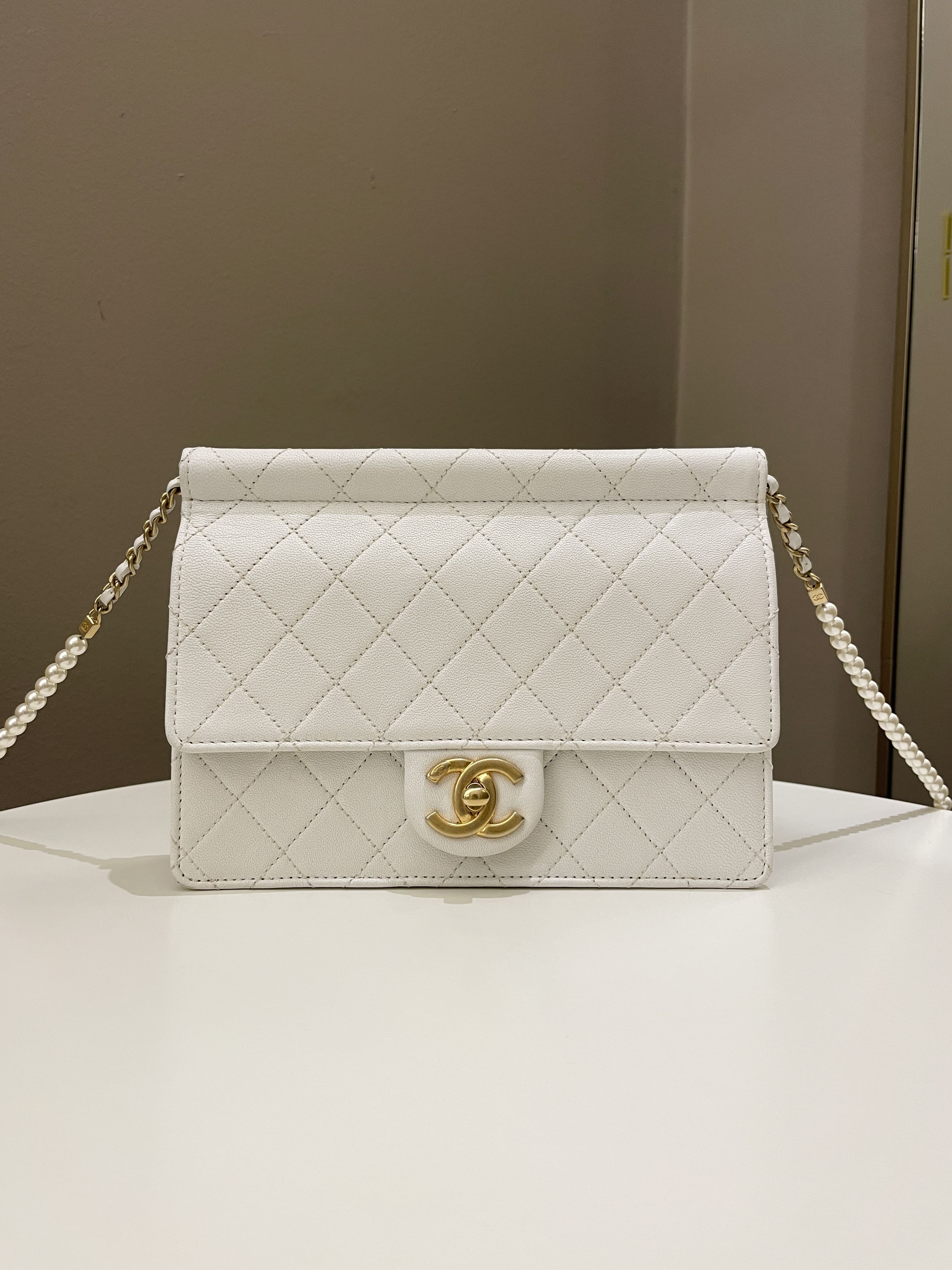 Chanel Pearl Chain Flap Bag White Stiff Lambskin  ＬＯＶＥＬＯＴＳＬＵＸＵＲＹ