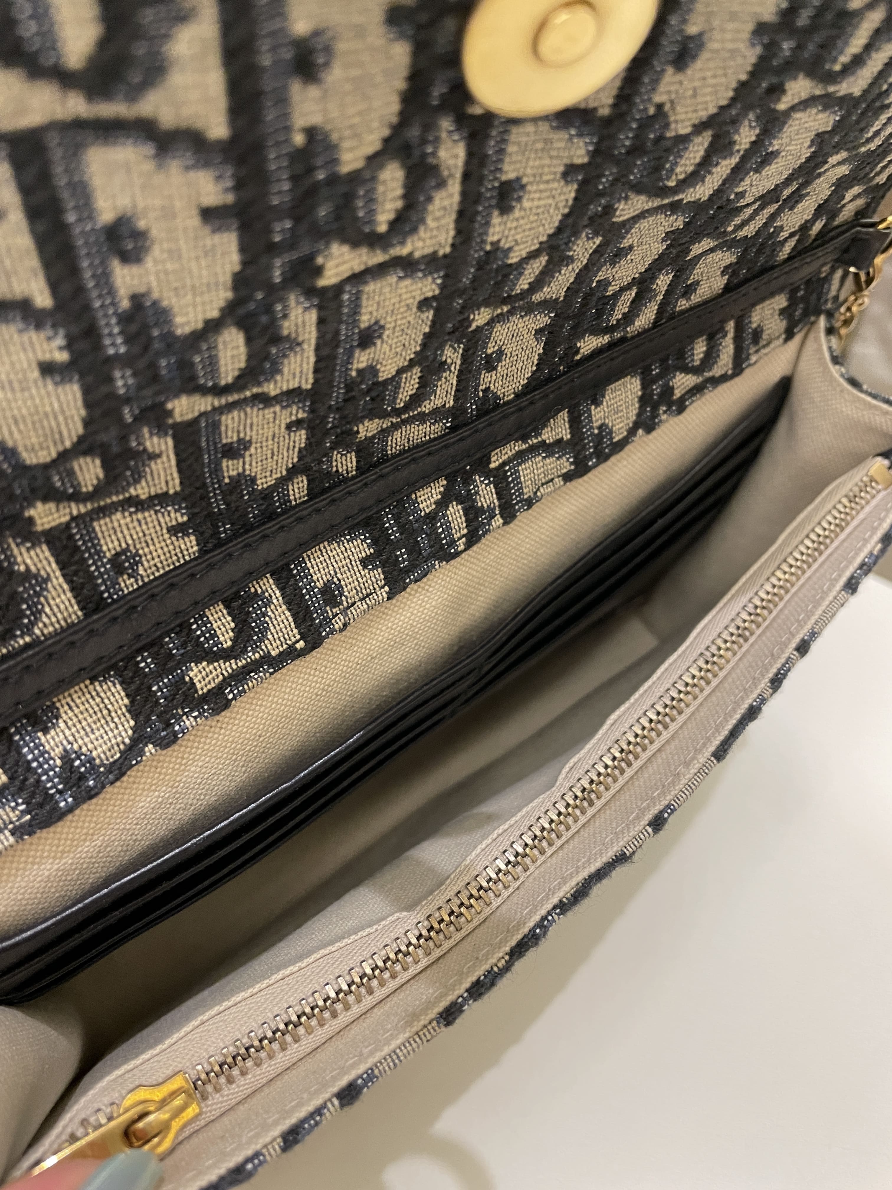 Dior Dior Oblique Canvas Pouch (SHG-33443) – LuxeDH