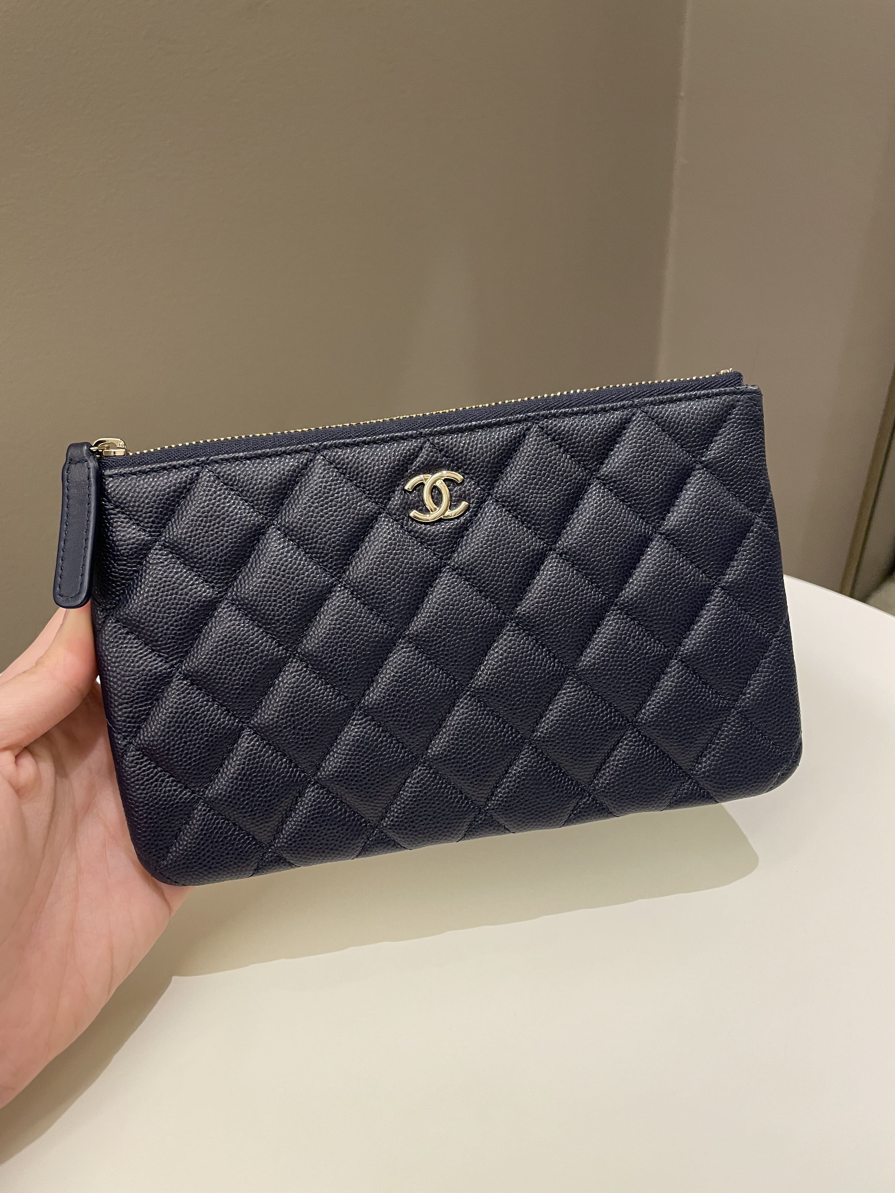 Chanel Classic Quilted Small OCase Midnight Blue Caviar – ＬＯＶＥＬＯＴＳＬＵＸＵＲＹ