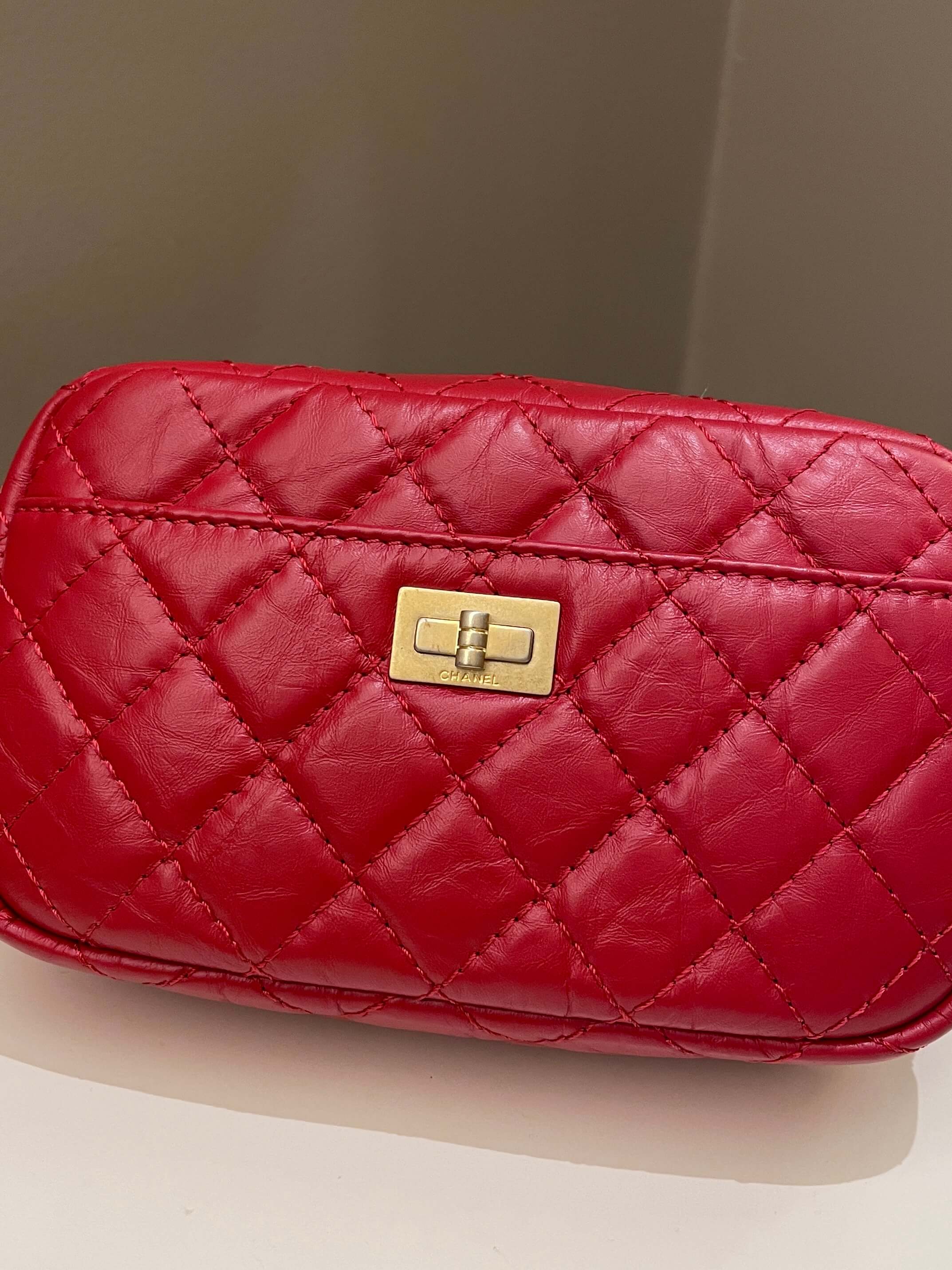 Chanel mini reissue 2.55 Camera Bag, Dark Red Leather ref.536989 - Joli  Closet