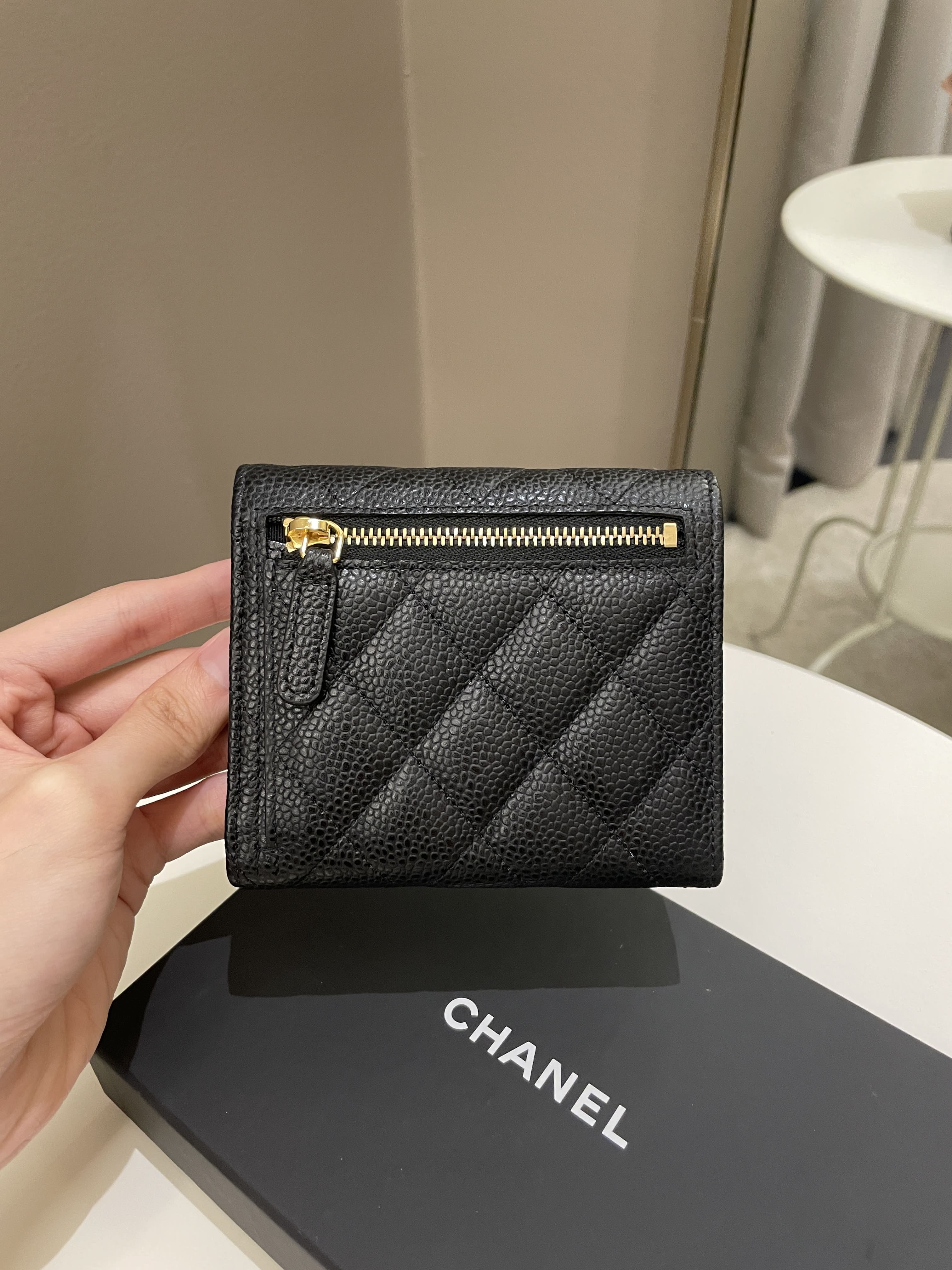 CHANEL Quilted 22S CC Blue Zip Card Case – Fashion Reloved