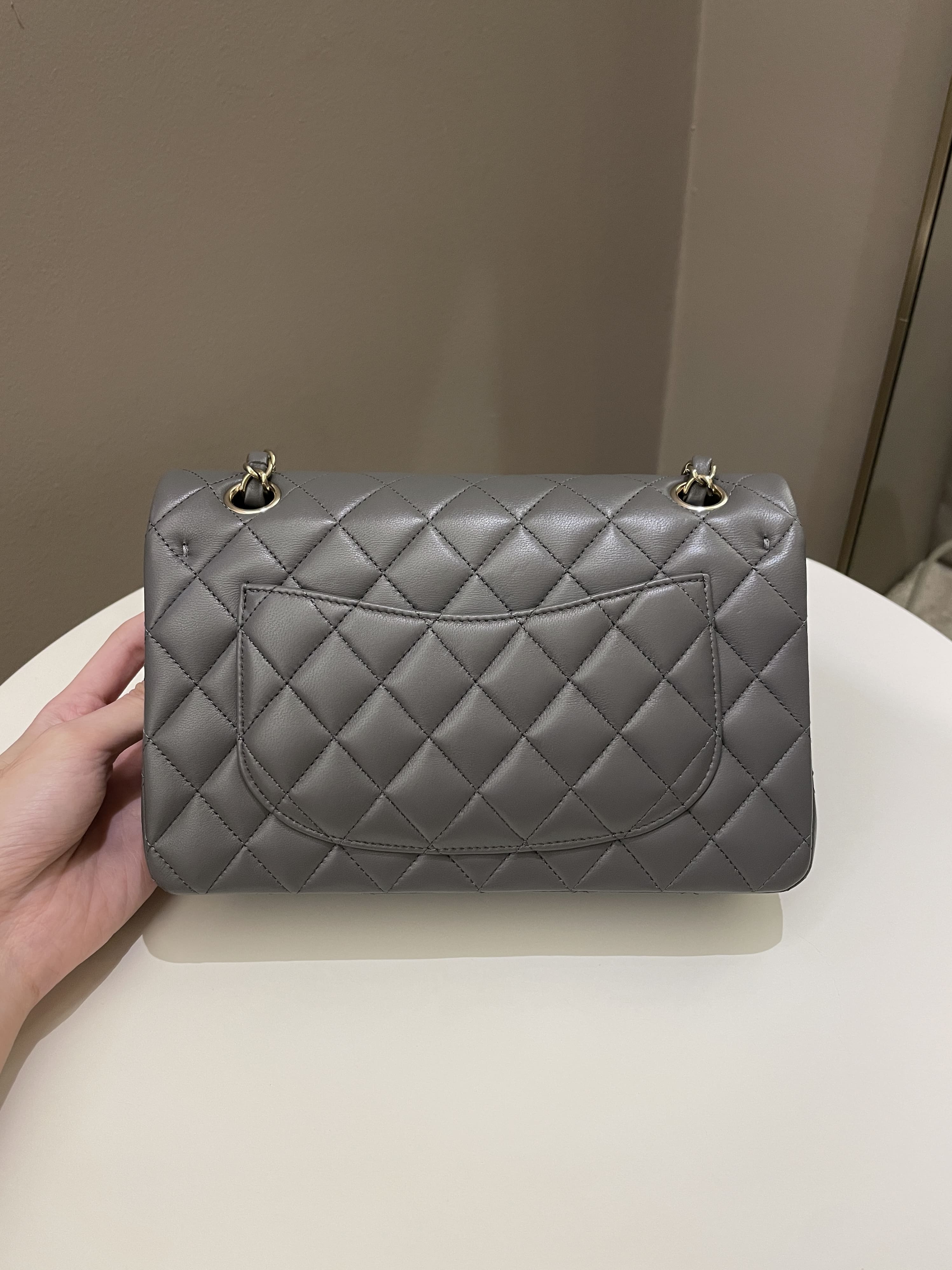 Chanel 22A Burgundy Quilted Lambskin Mini Classic Flap GHW 45cc825s –  Bagriculture