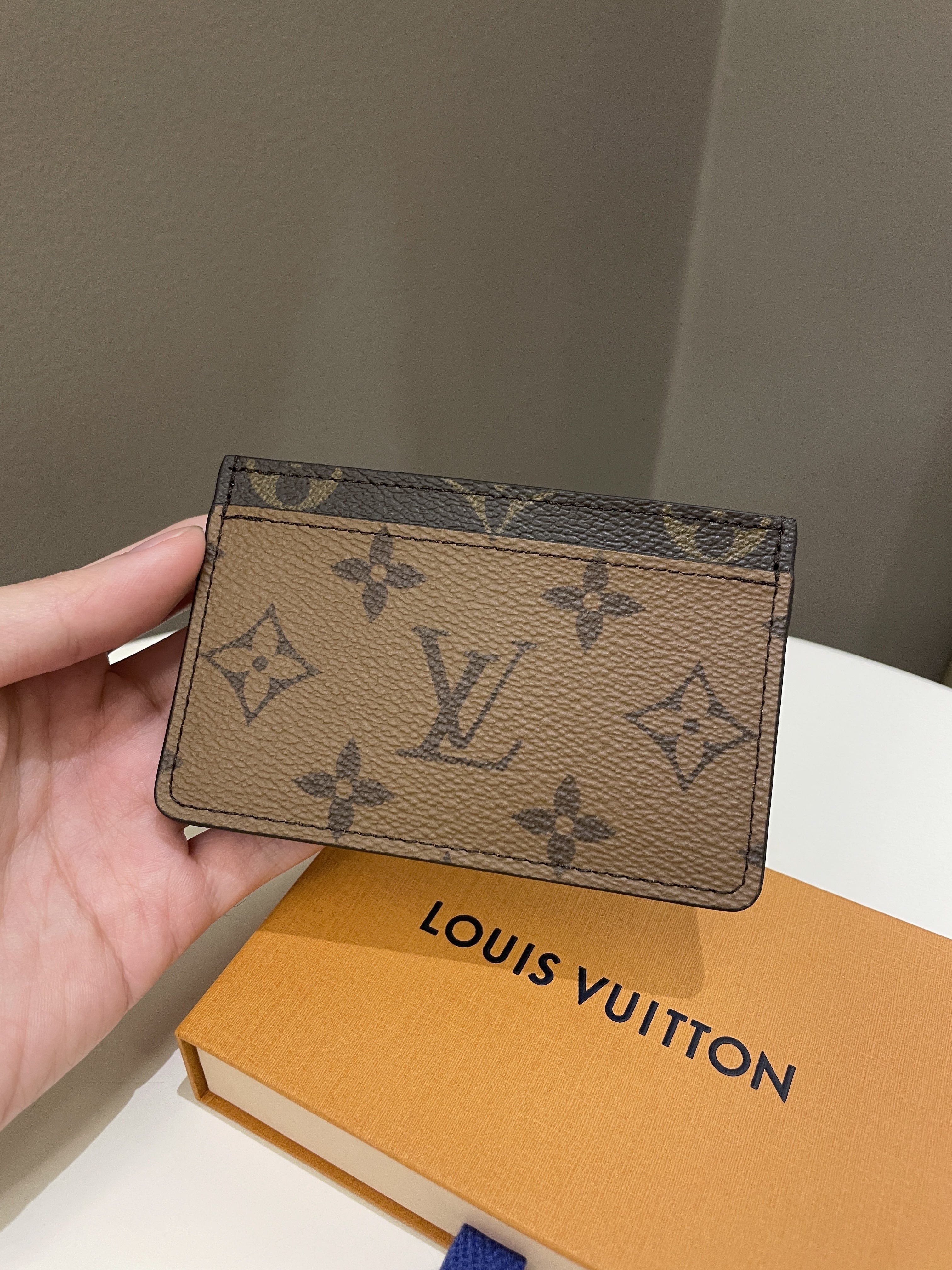 Louis Vuitton Card Holder
Reverse Monogram