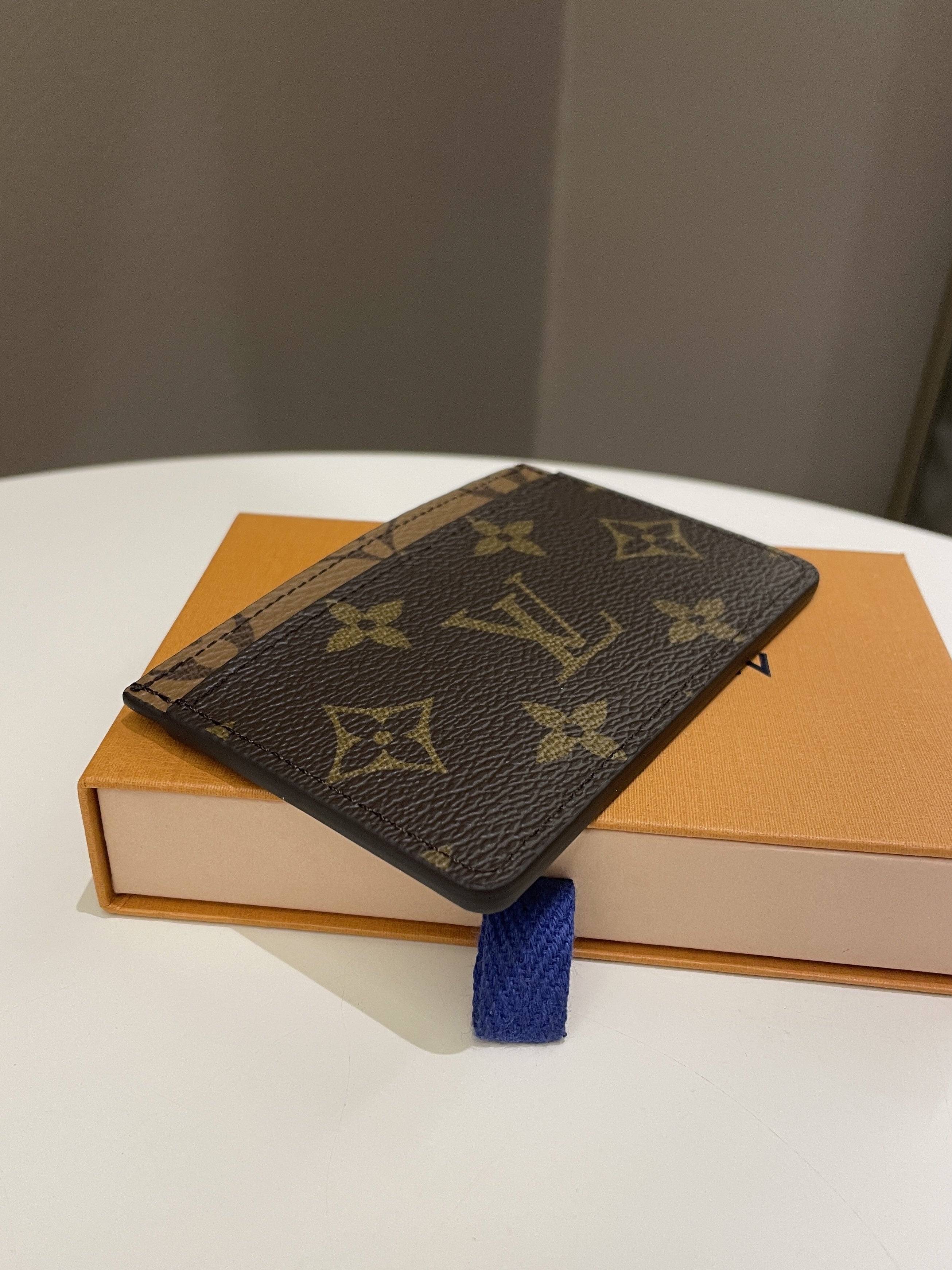 Louis Vuitton Card Holder
Reverse Monogram