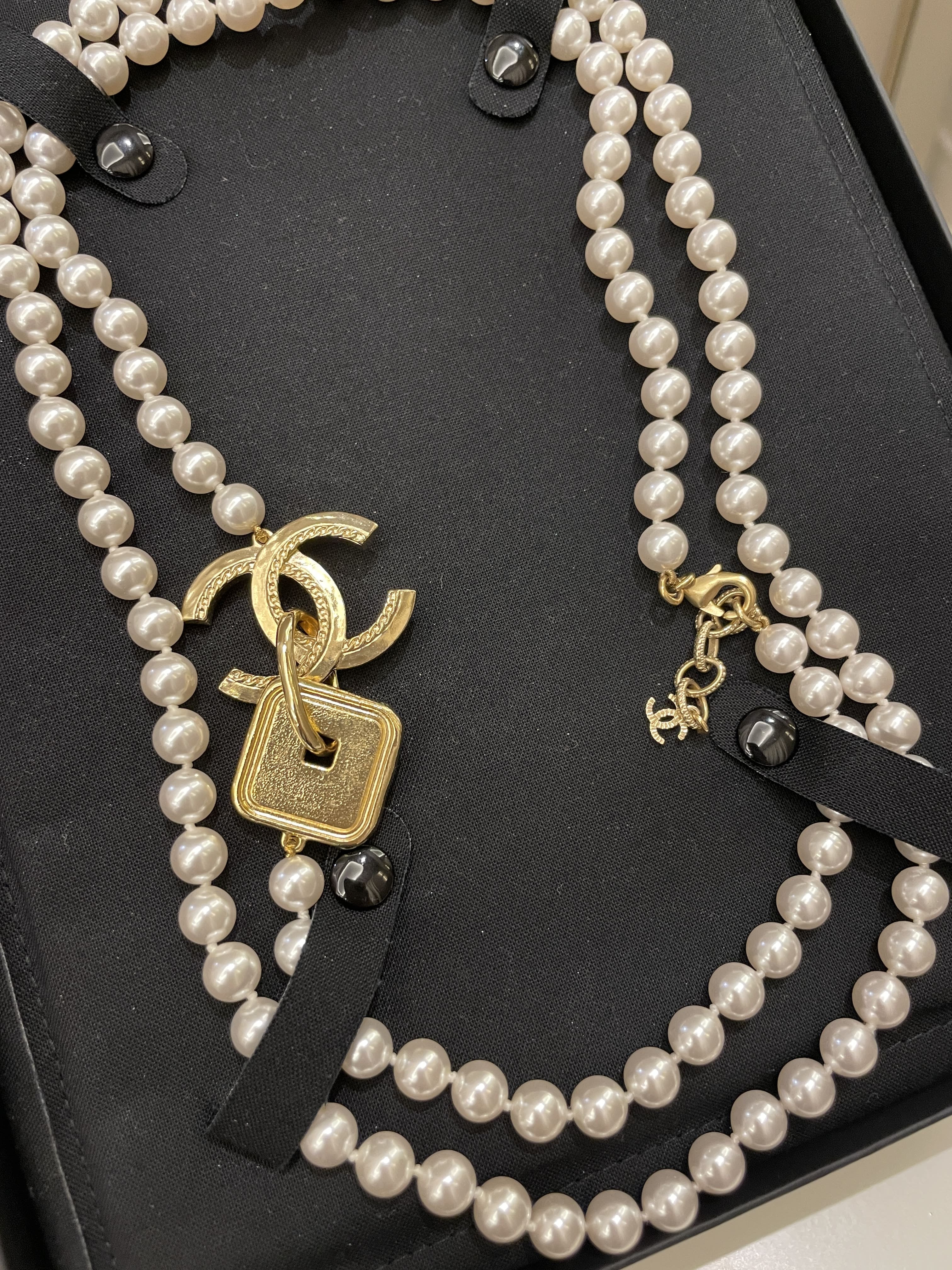 Chanel 22A CC Pearl Necklace Ivory Pearl/ Rhinestones