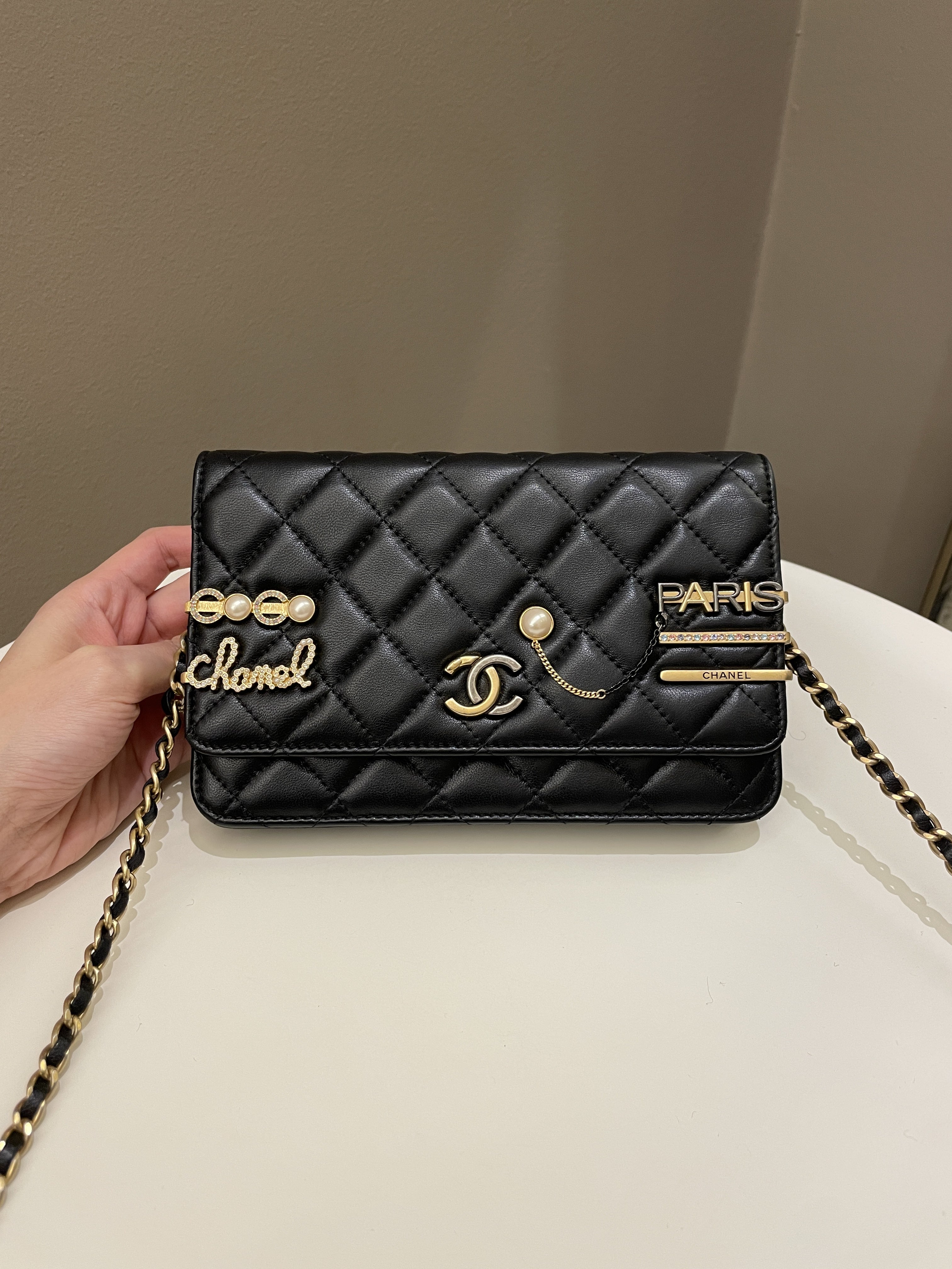 Chanel Coco Pearl Signature Wallet on Chain Black Lambskin – ＬＯＶＥＬＯＴＳＬＵＸＵＲＹ