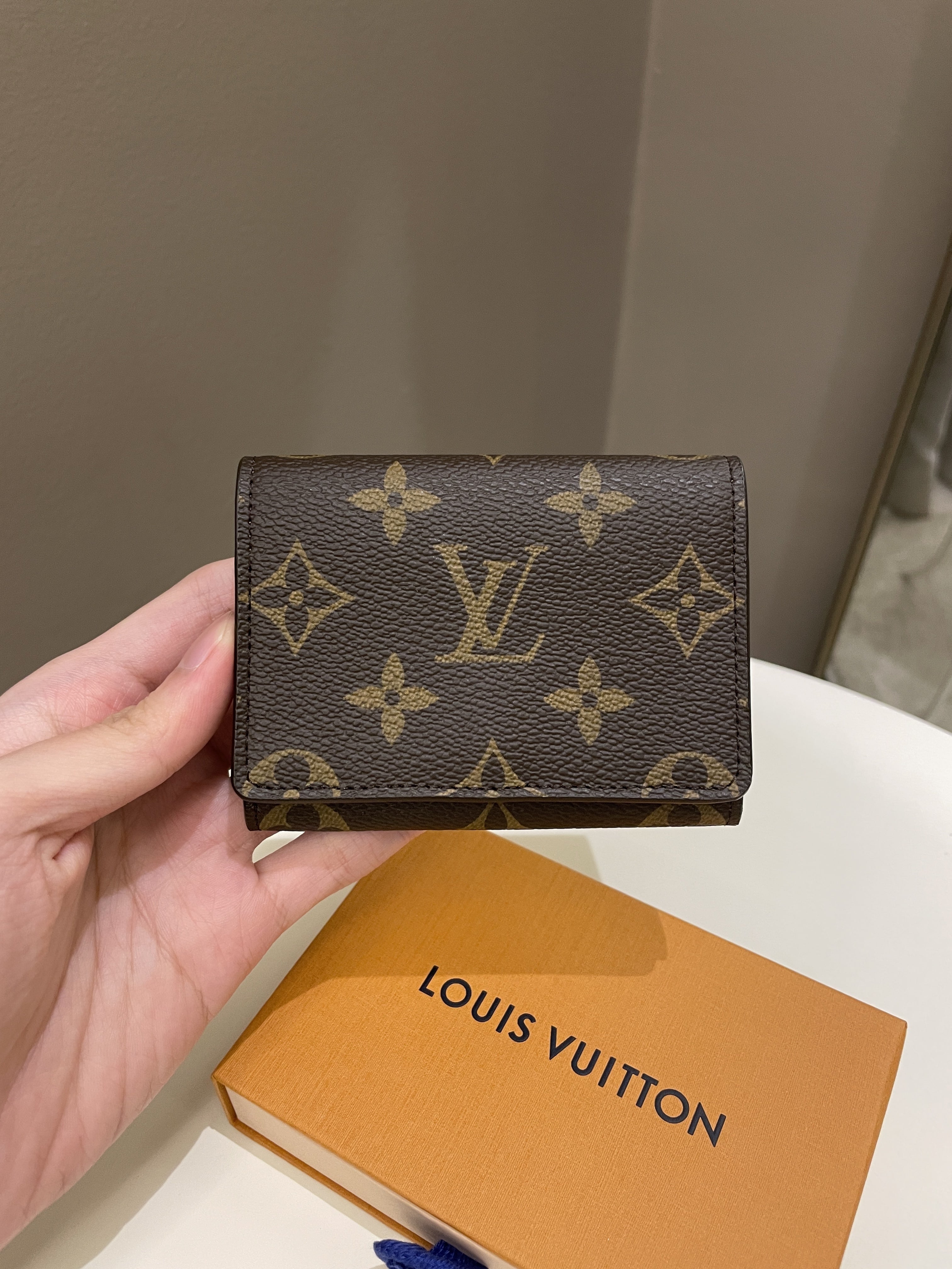 Louis Vuitton Enveloppe Carte de visite Classic Monogram – ＬＯＶＥＬＯＴＳＬＵＸＵＲＹ