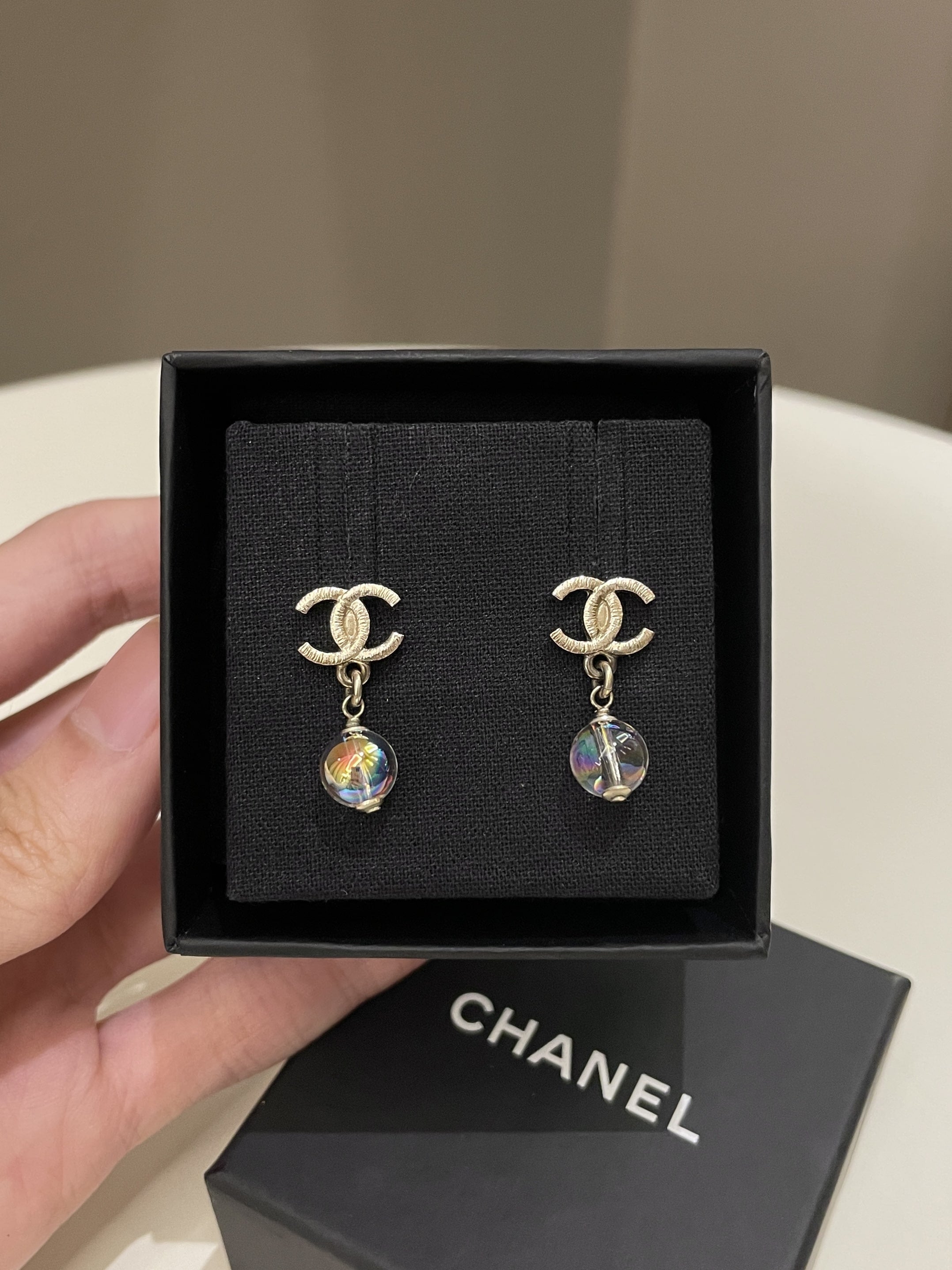 Chanel 18S CC Dangling Crystal Earring
Iridescent