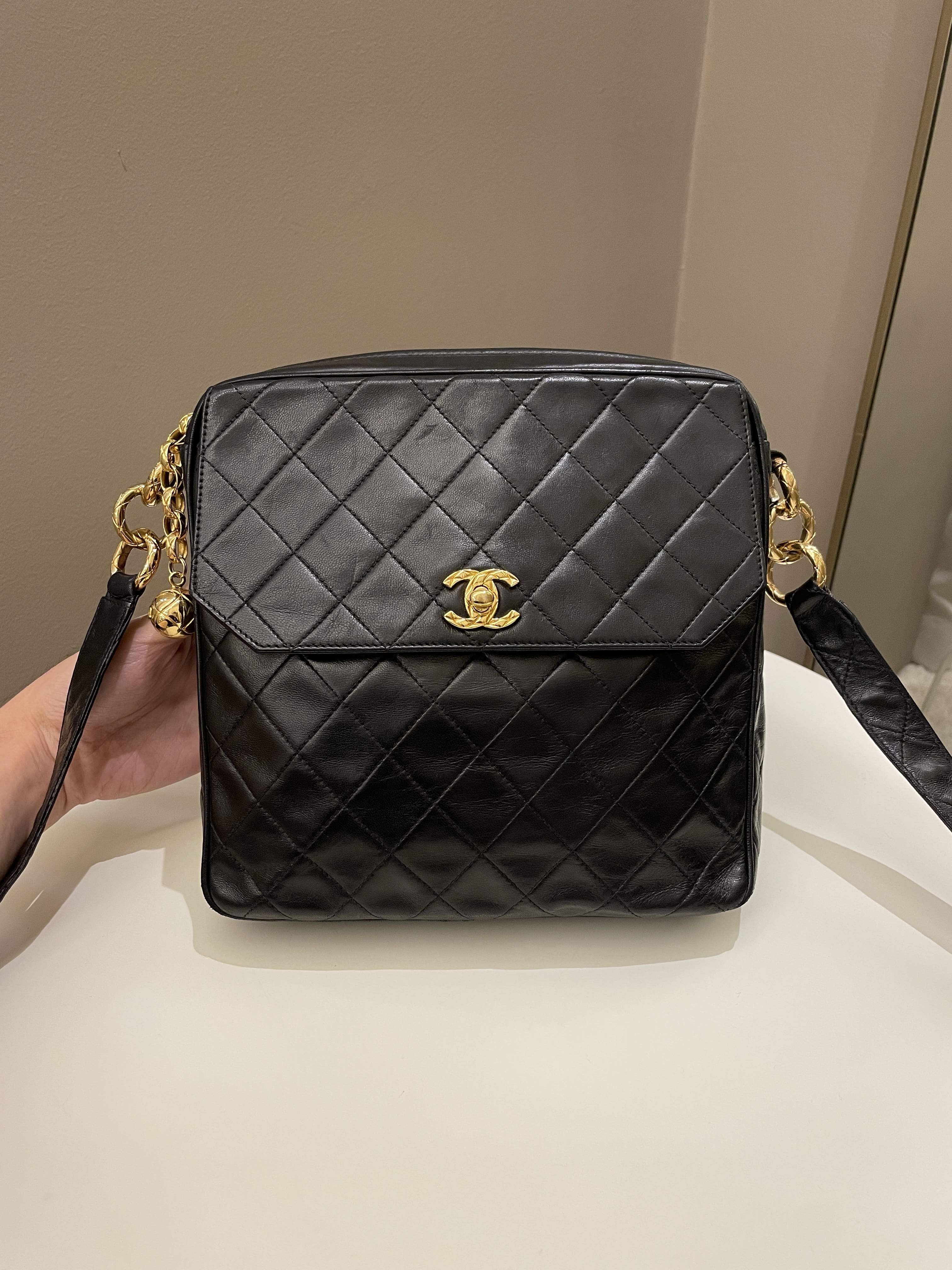 Chanel Vintage Quilted Cc Camera Bag – ＬＯＶＥＬＯＴＳＬＵＸＵＲＹ