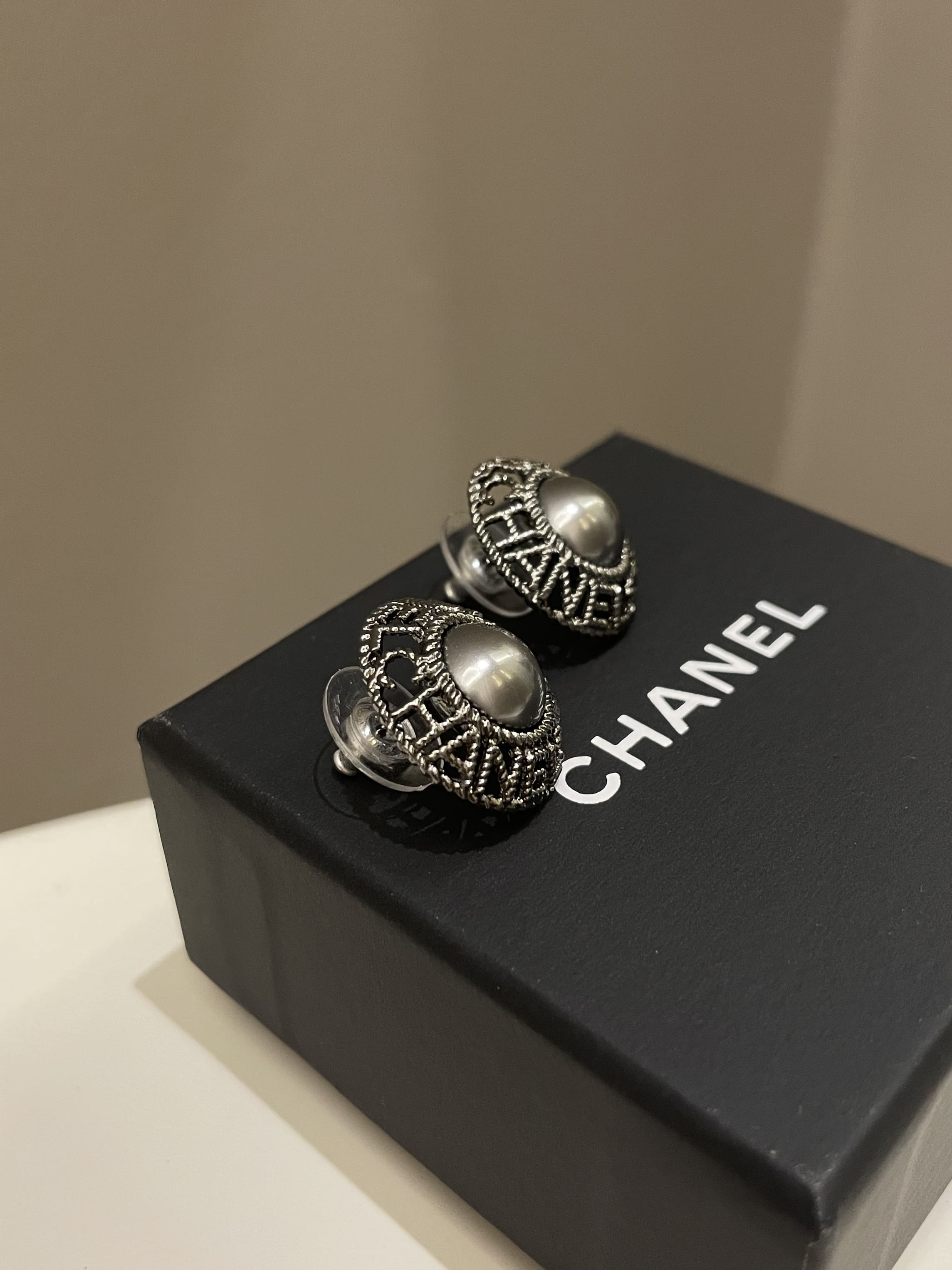 Chanel 19P Round Earrings Grey Glass Pearl