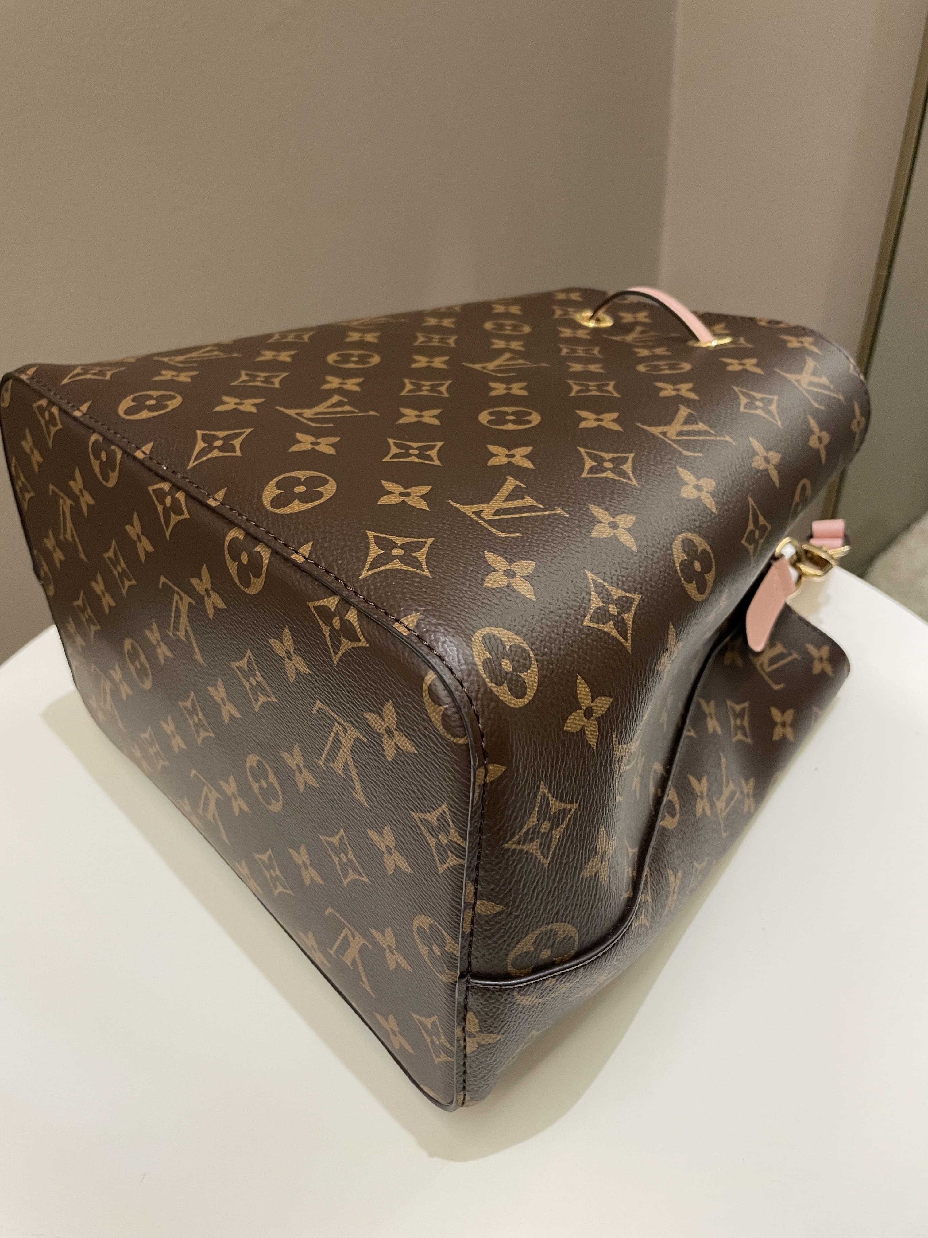 Louis Vuitton Neonoe Bucket Bag MM Monogram Canvas Rose Poudre