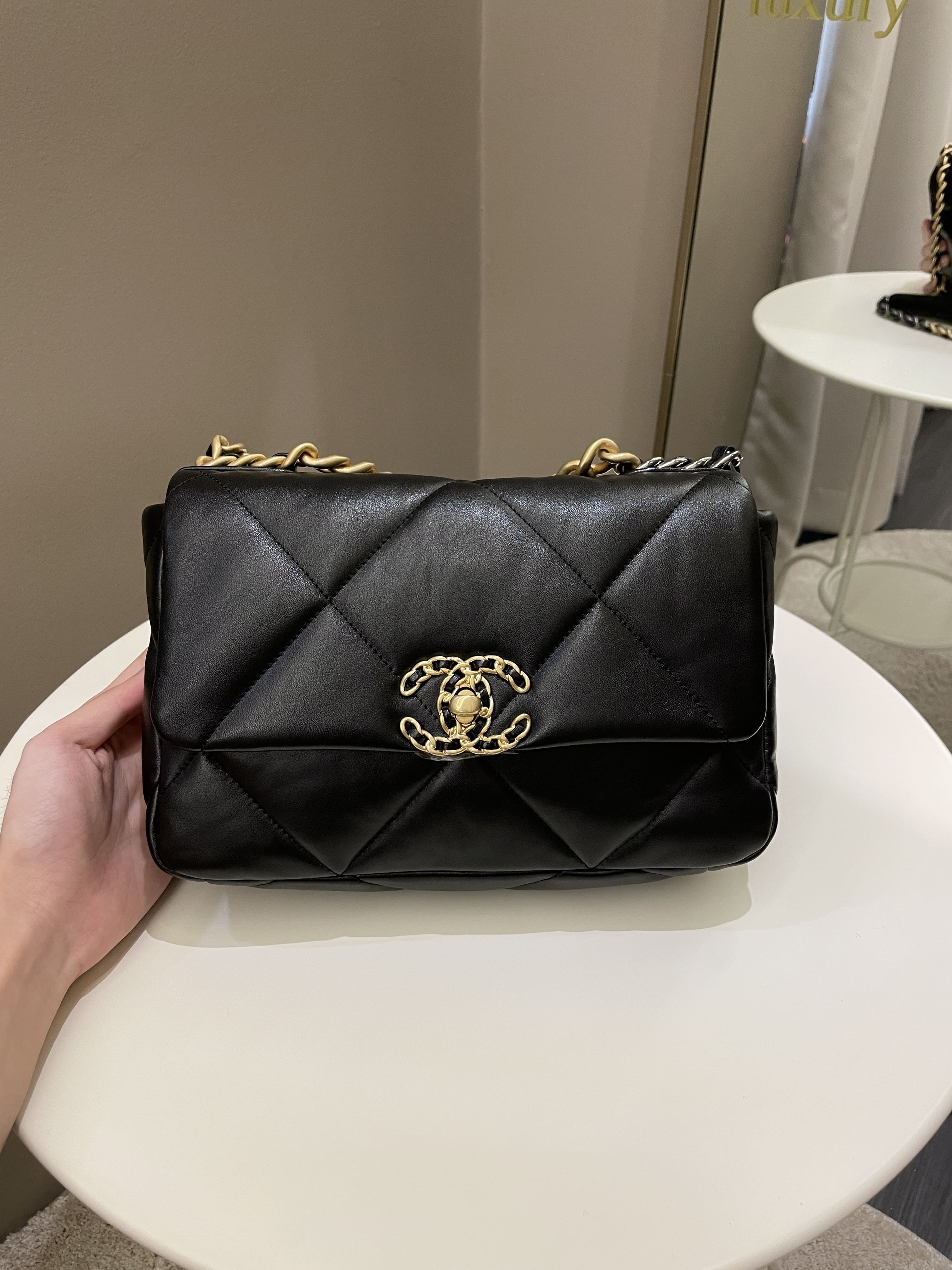 Chanel 19 Flap Bag Black Lambskin – ＬＯＶＥＬＯＴＳＬＵＸＵＲＹ