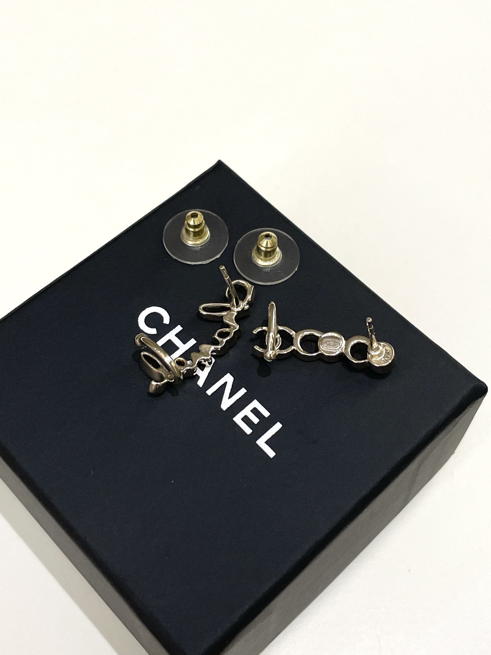 Chanel 22P Coco Script Cc Earring 
Rhinestones
