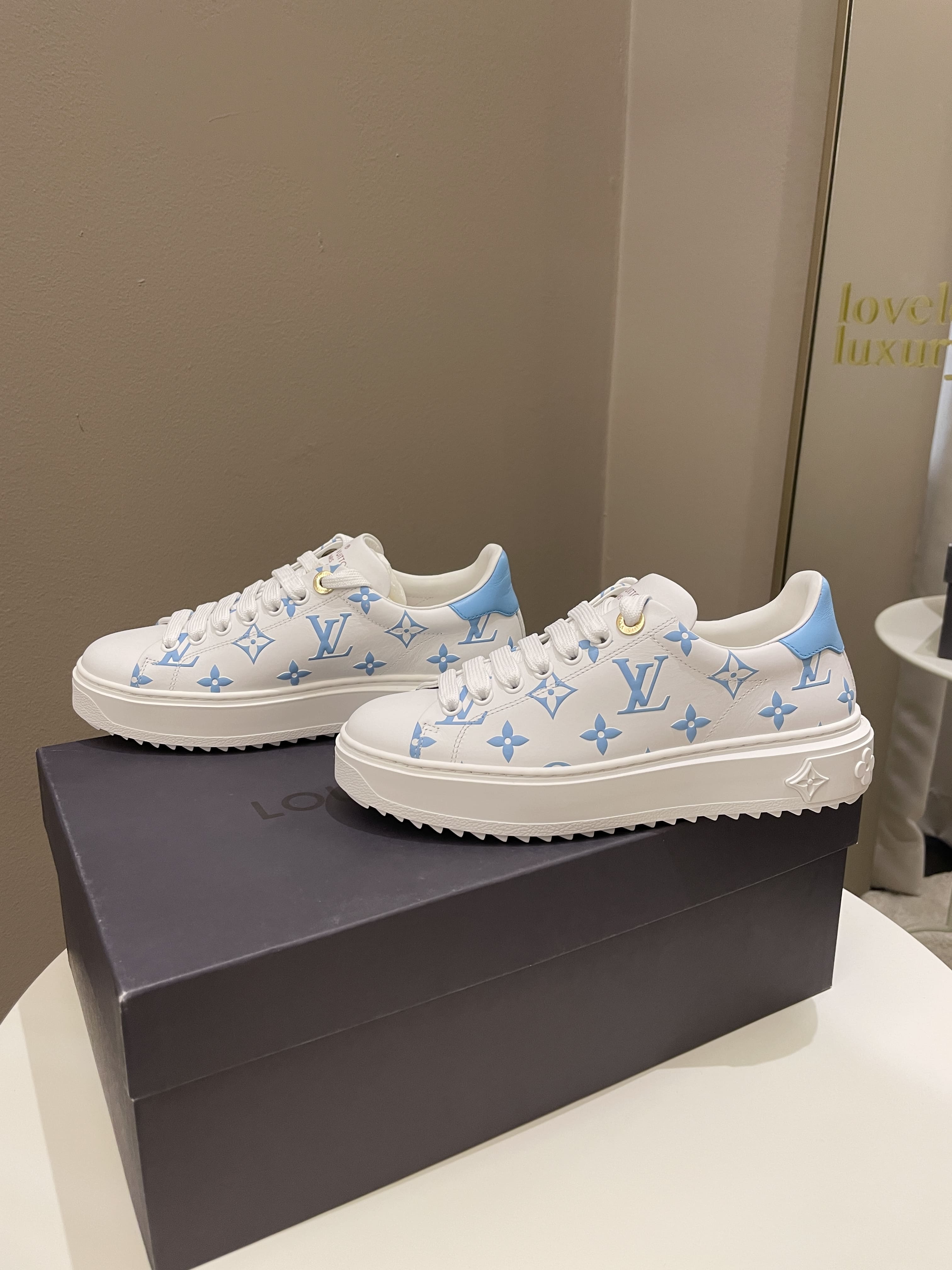 Louis Vuitton Escale Time Out Sneakers