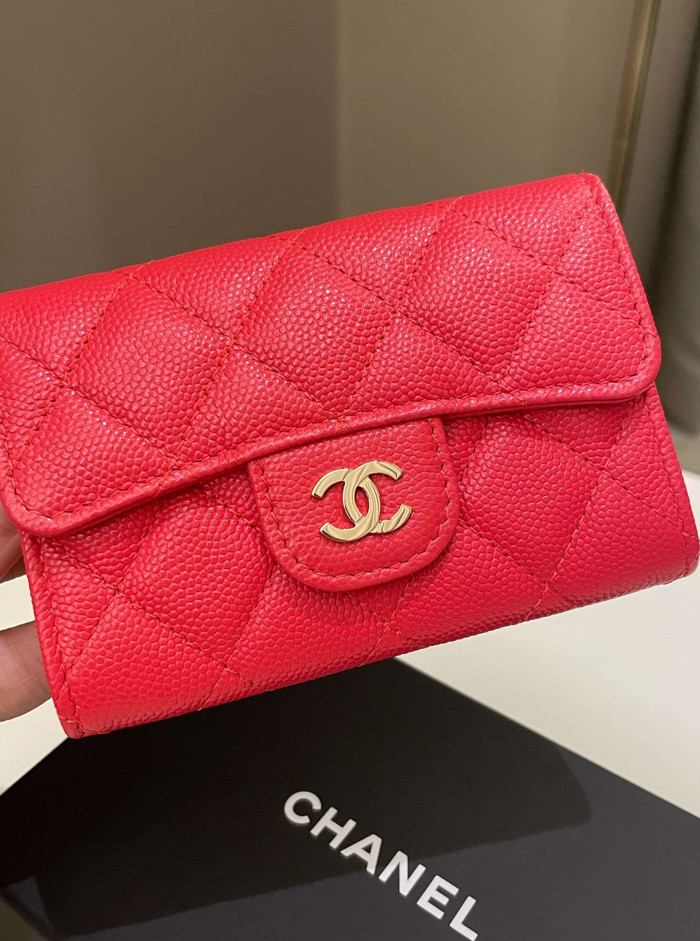 Chanel Classic Quilted Snap Card Holder Red Coral Caviar – ＬＯＶＥＬＯＴＳＬＵＸＵＲＹ