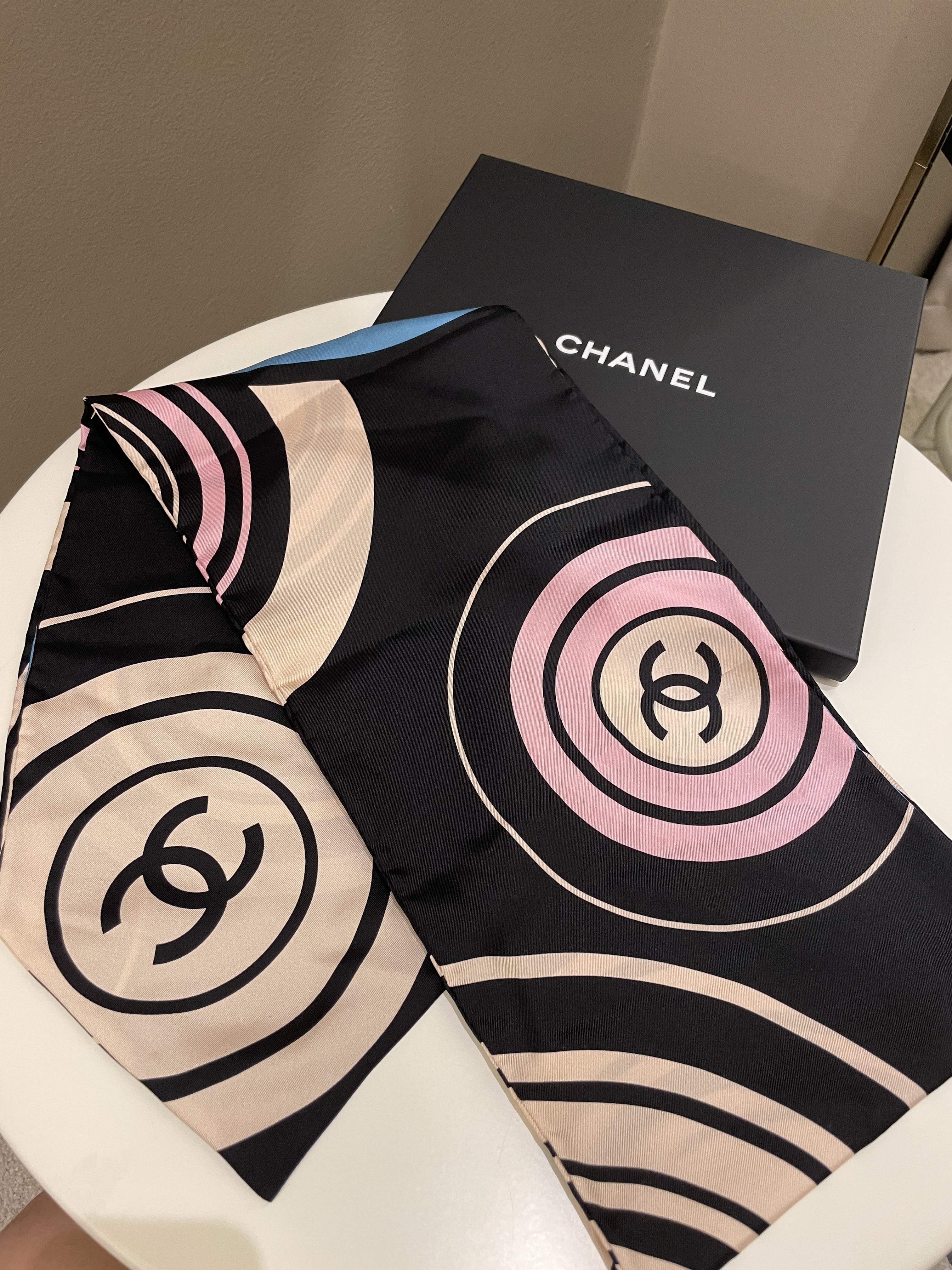 Chanel CC Circles Logo Scarf
Black