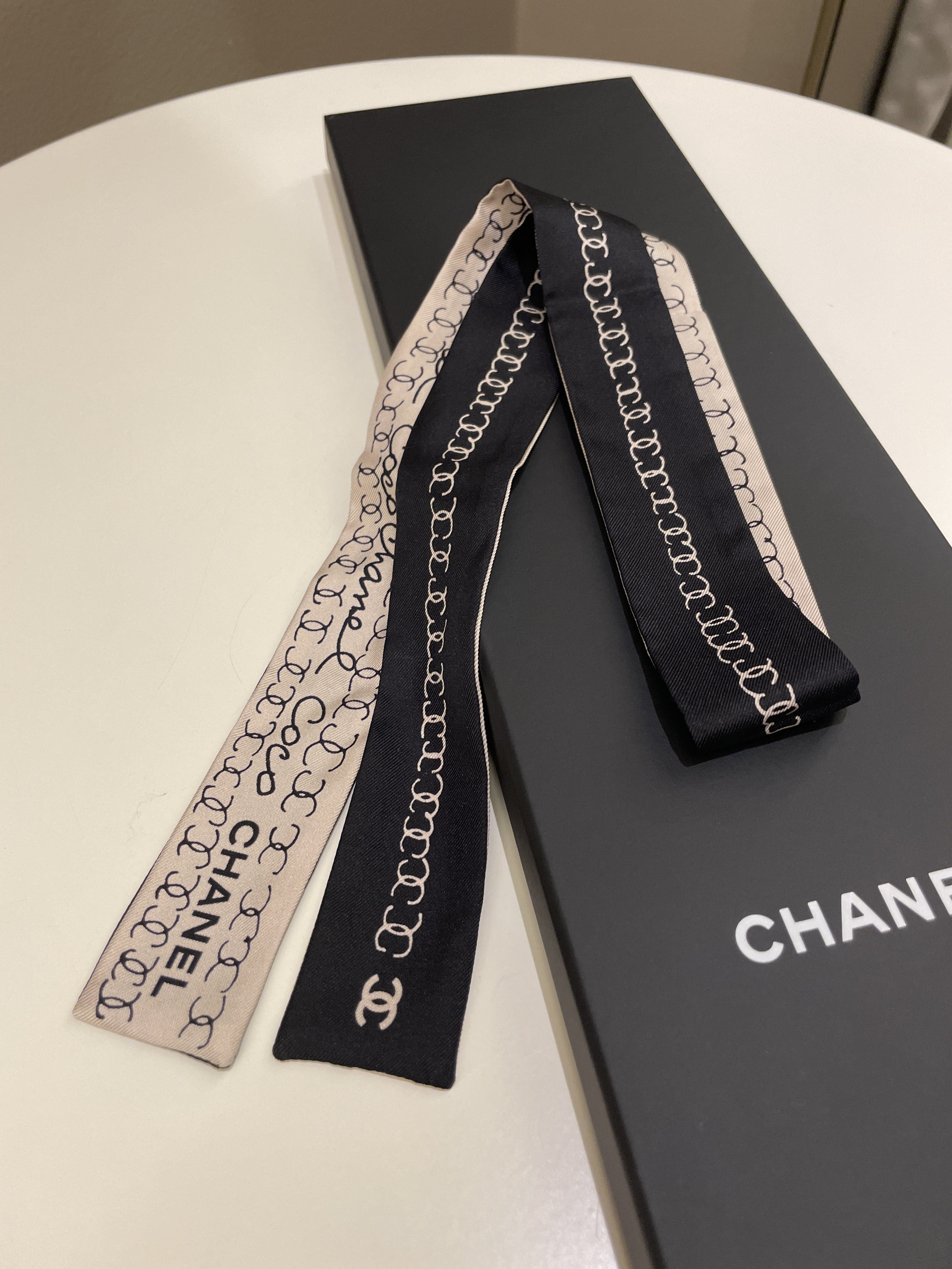 Chanel 22C Logo Script
Black / Beige