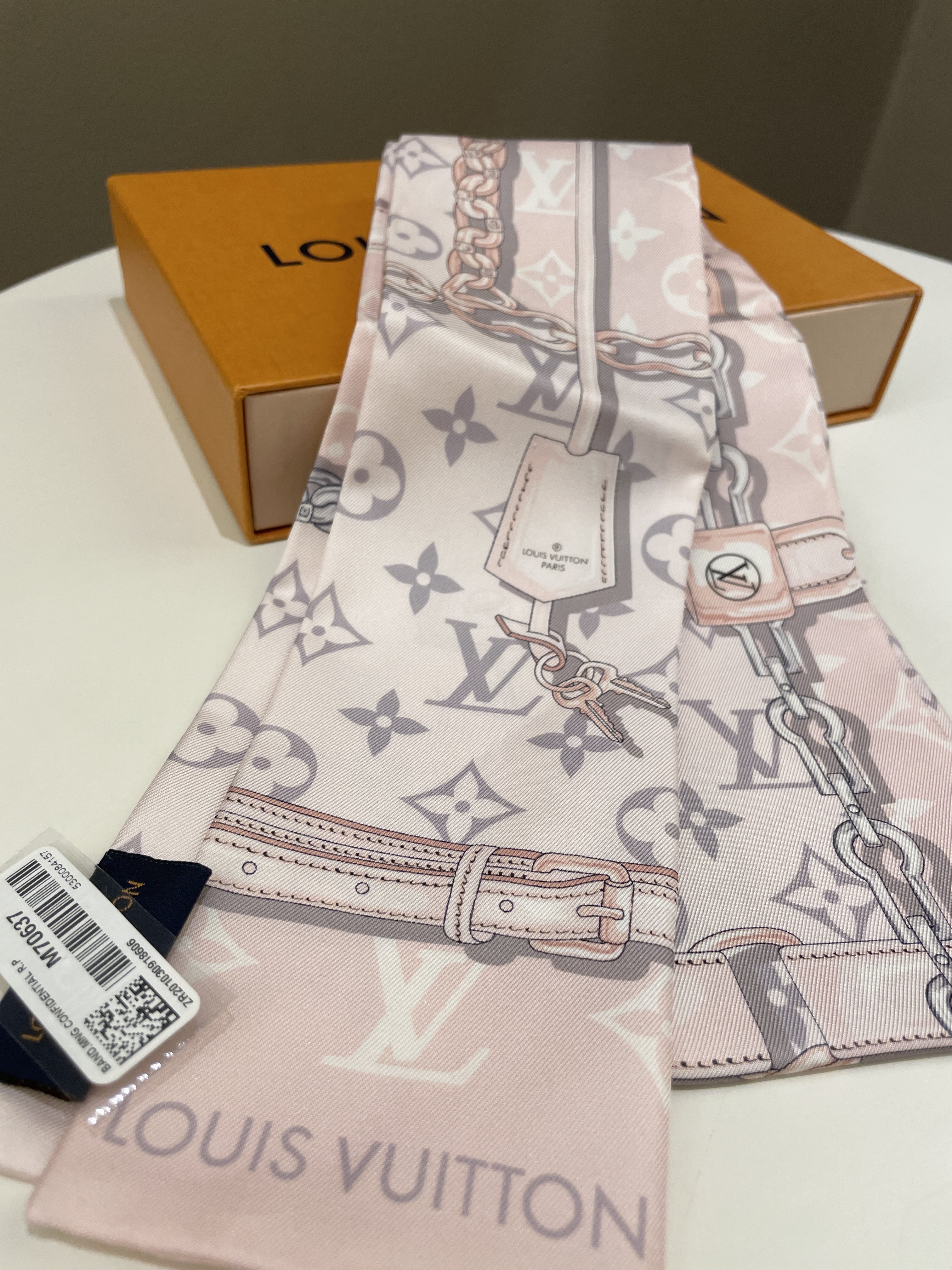 Louis Vuitton Confidential Bandeau
Pale Pink/ Grey