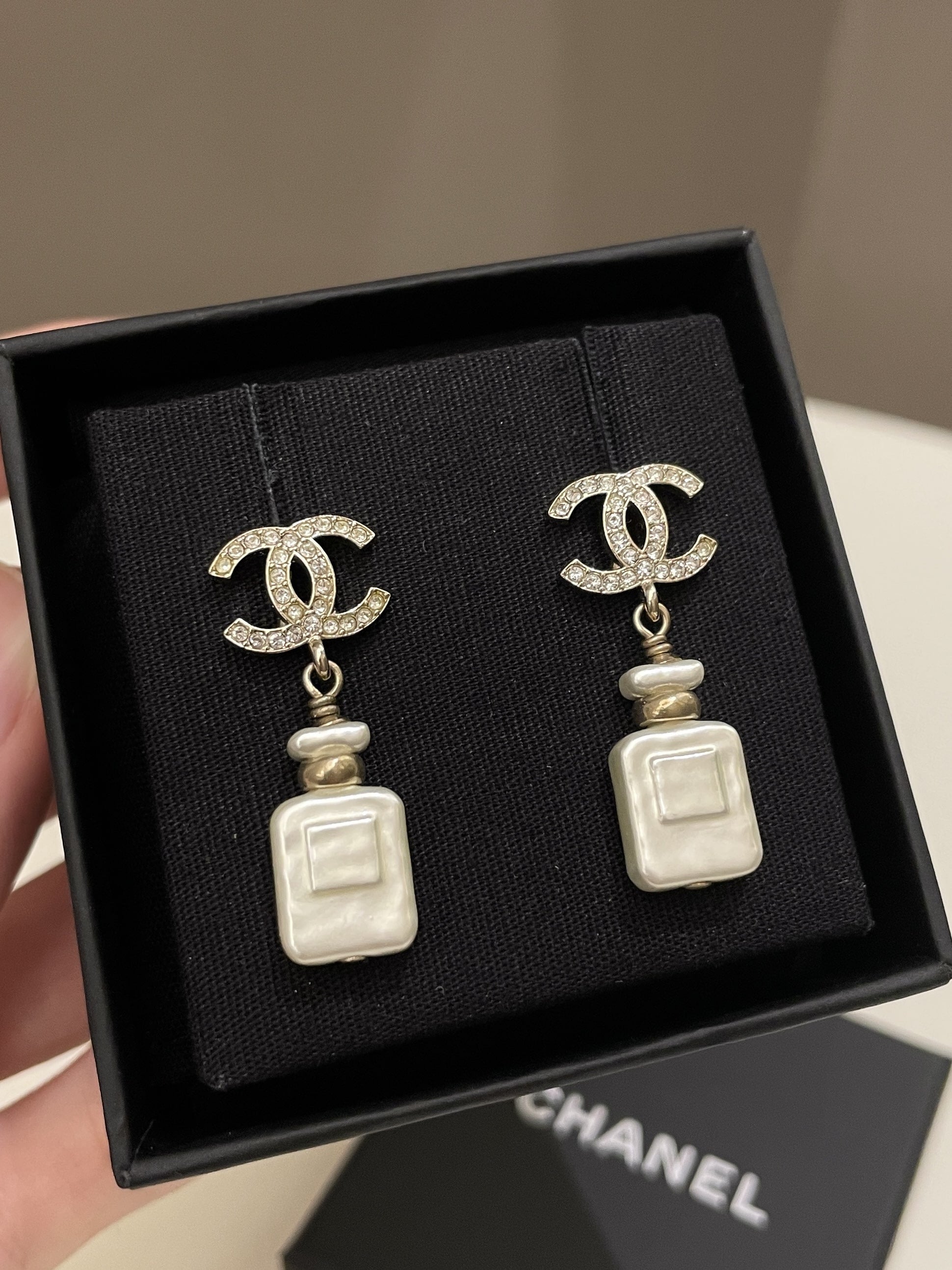 Chanel 22S Pearl CC Drop Perfume Bottle Earrings Ivory Resin Rhineston –  ＬＯＶＥＬＯＴＳＬＵＸＵＲＹ