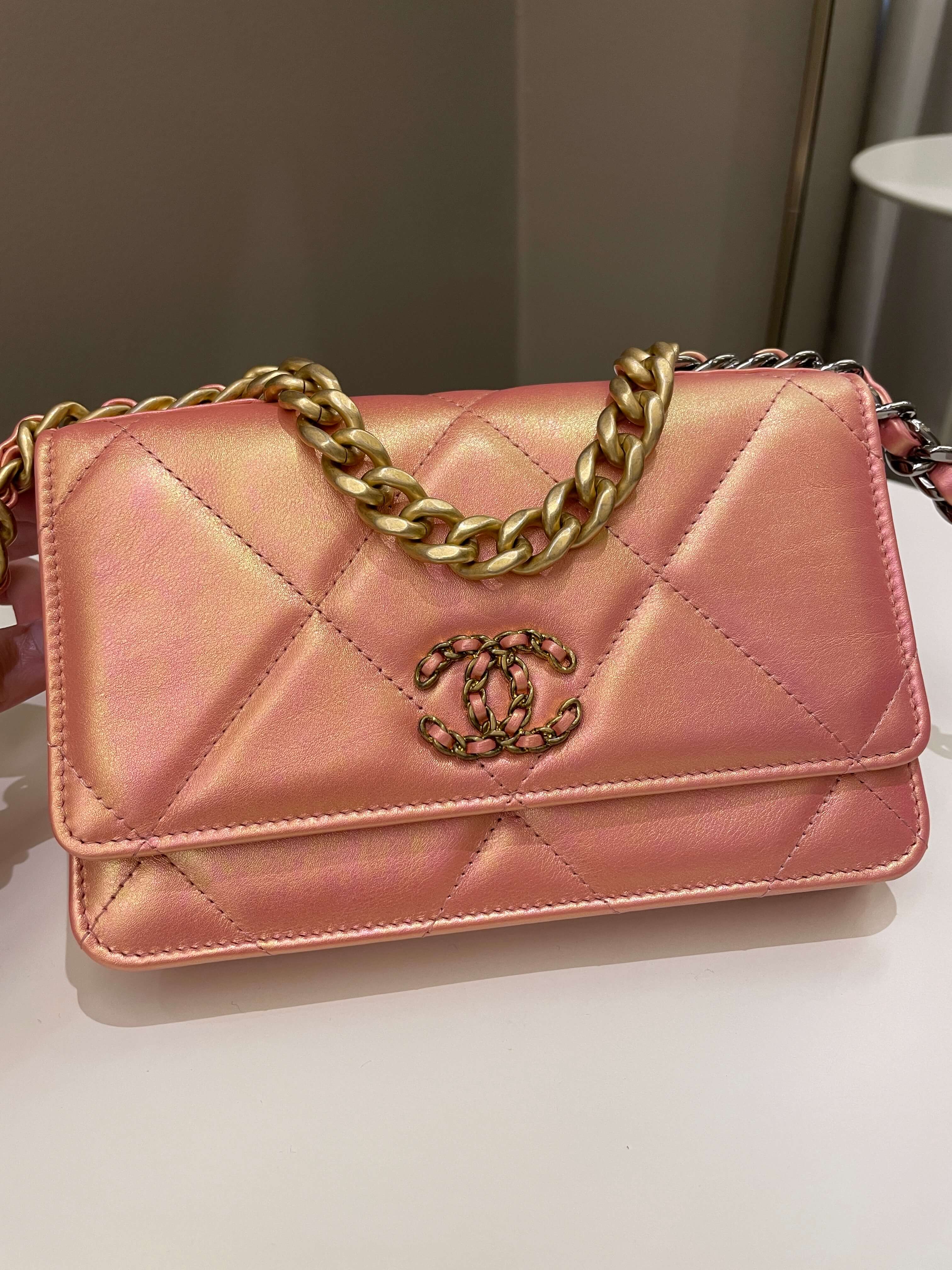 Chanel 19 Wallet On Chain Coral Iridescent
