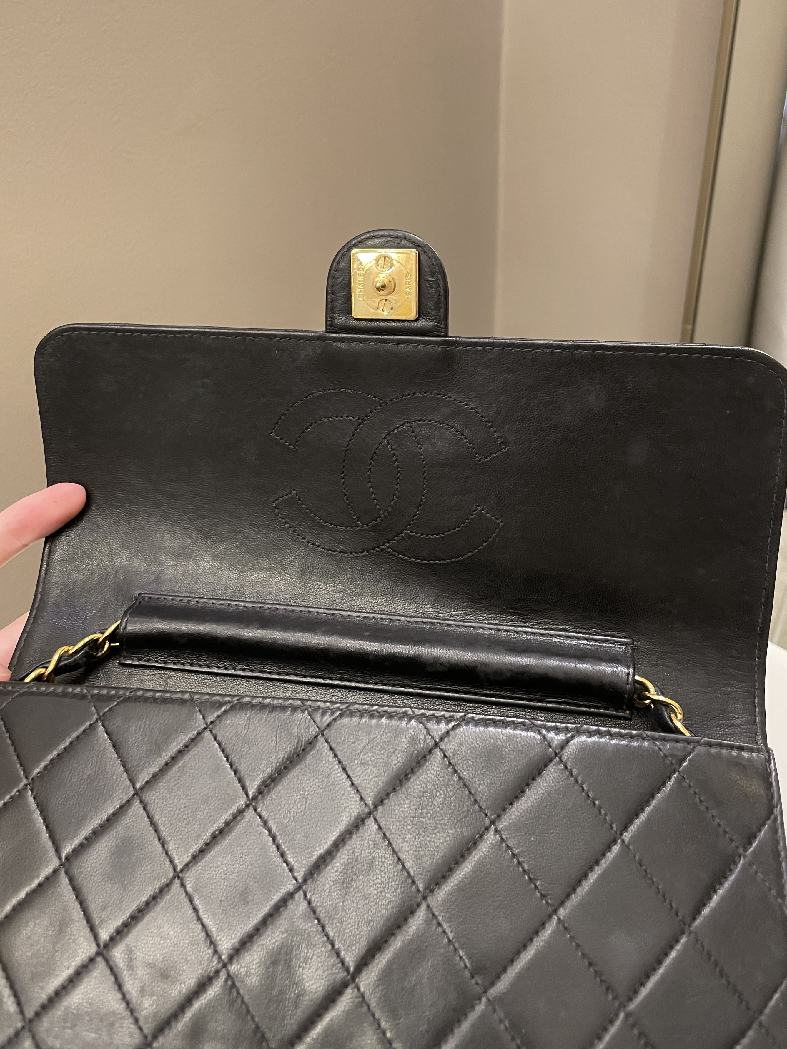Chanel Vintage Quilted Flap Bag Black Lambskin – ＬＯＶＥＬＯＴＳＬＵＸＵＲＹ