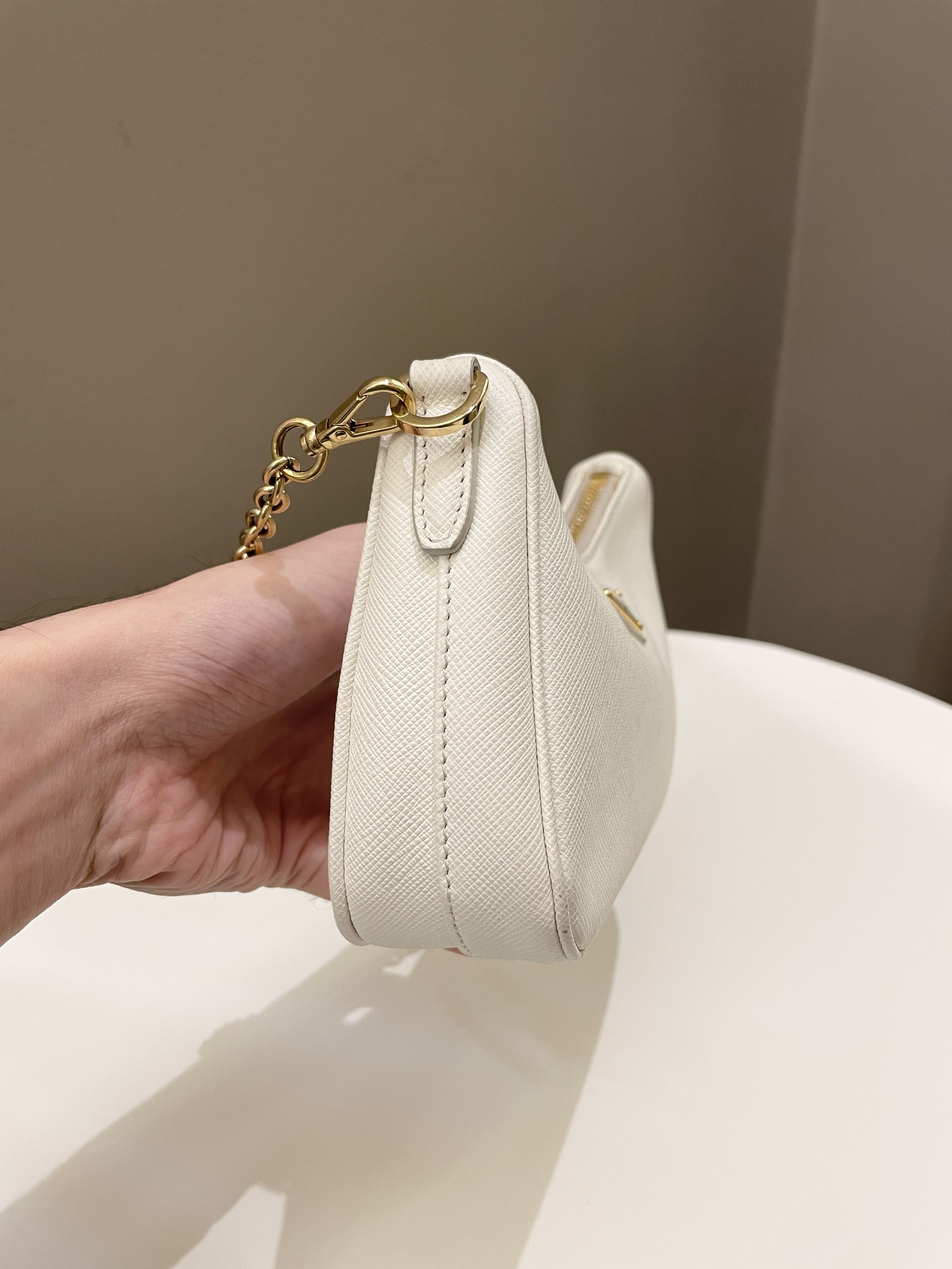 Prada Re-Edition 2005 Shoulder Bag Saffiano Leather White