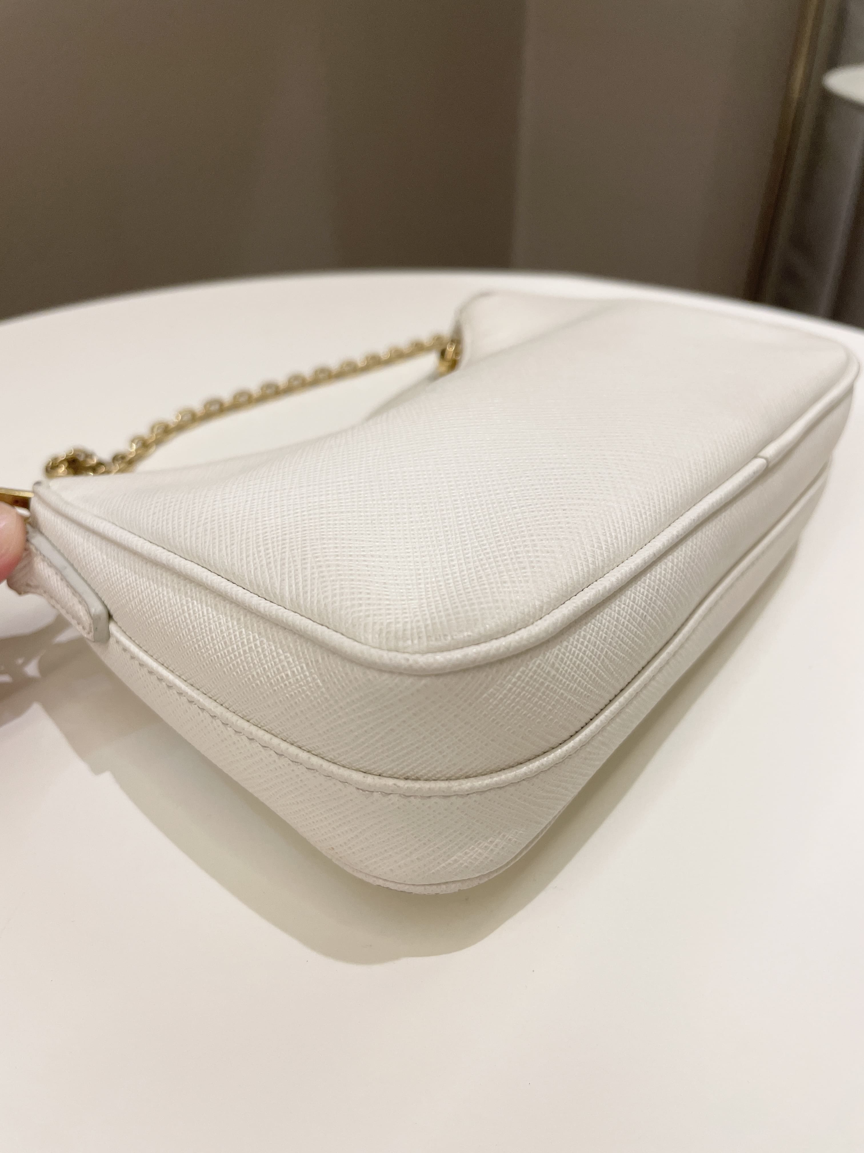 Prada Re-Edition 2005 Shoulder Bag Saffiano Leather White