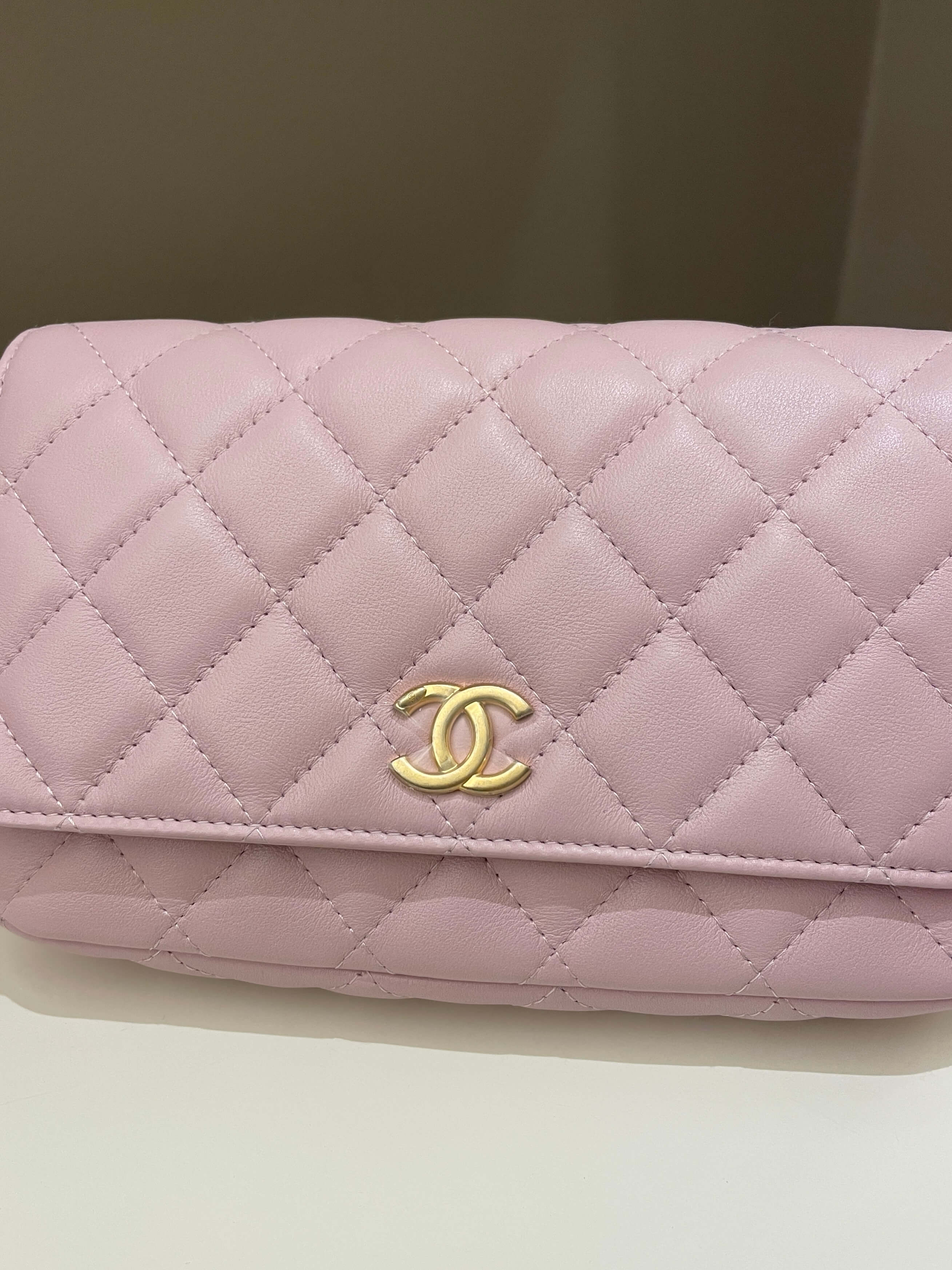 Chanel 21S Quilted Wallet On Chain With Pearl Baby Pink Lambskin –  ＬＯＶＥＬＯＴＳＬＵＸＵＲＹ