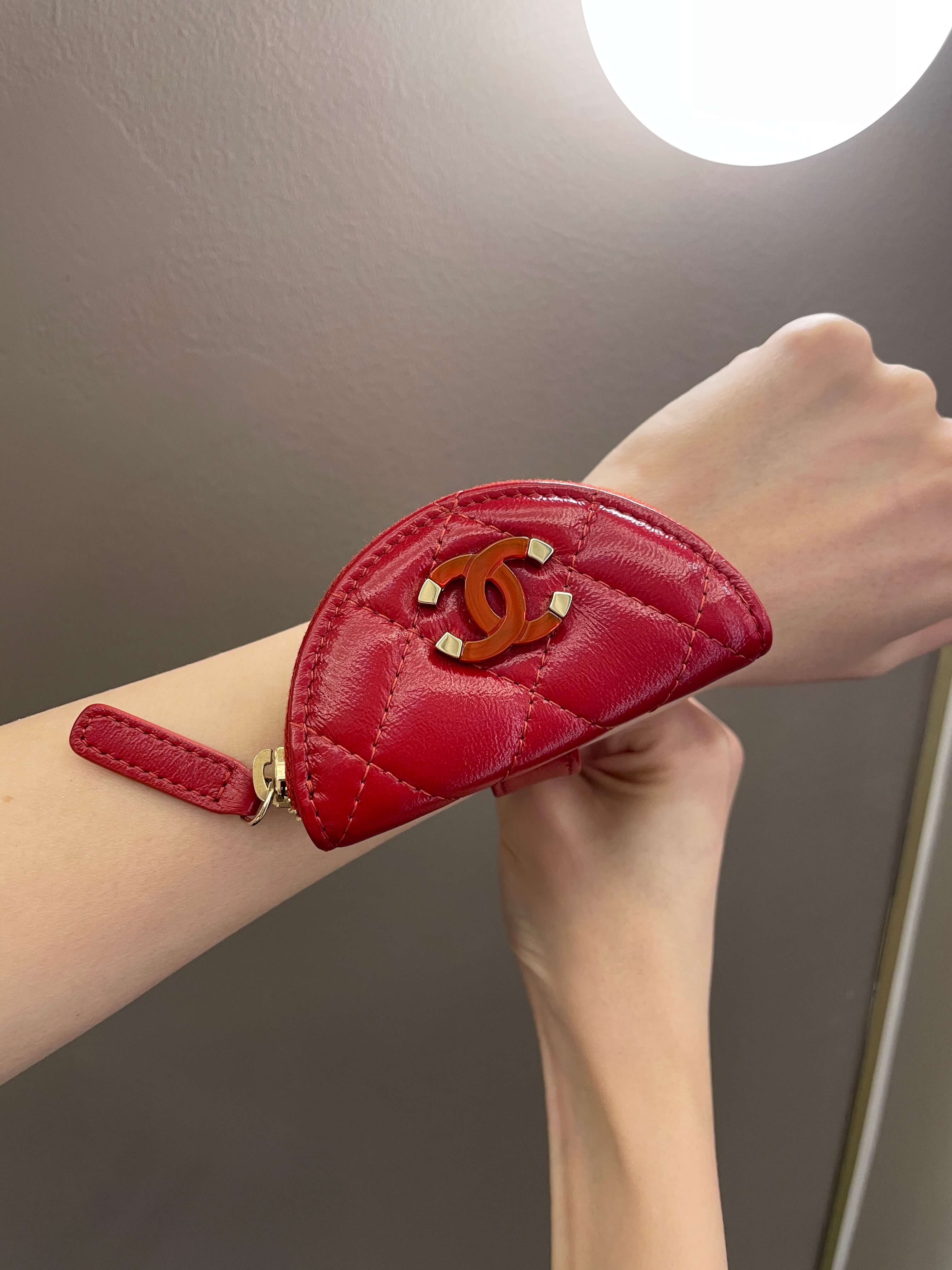 Chanel 20S Wristlet Zipped Coin Purse Red Calfskin – ＬＯＶＥＬＯＴＳＬＵＸＵＲＹ