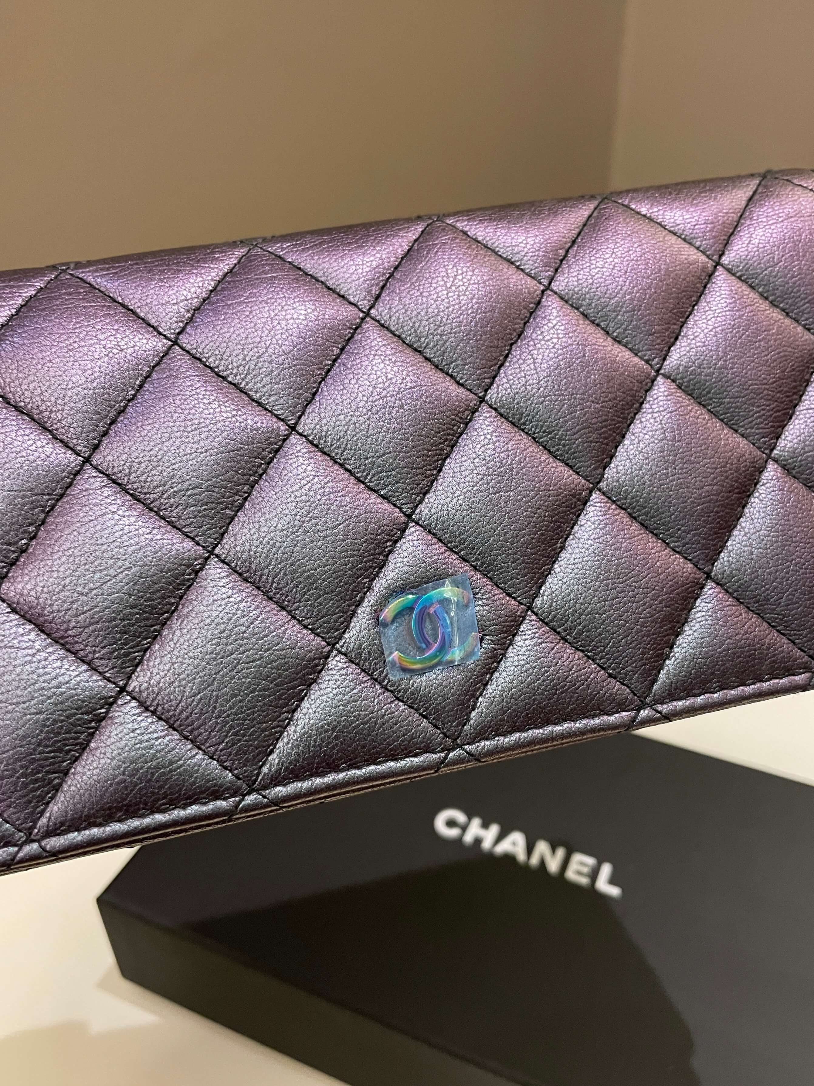 Chanel 16C Classic Quilted Flap Wallet Mermaid Iridescent Purple –  ＬＯＶＥＬＯＴＳＬＵＸＵＲＹ