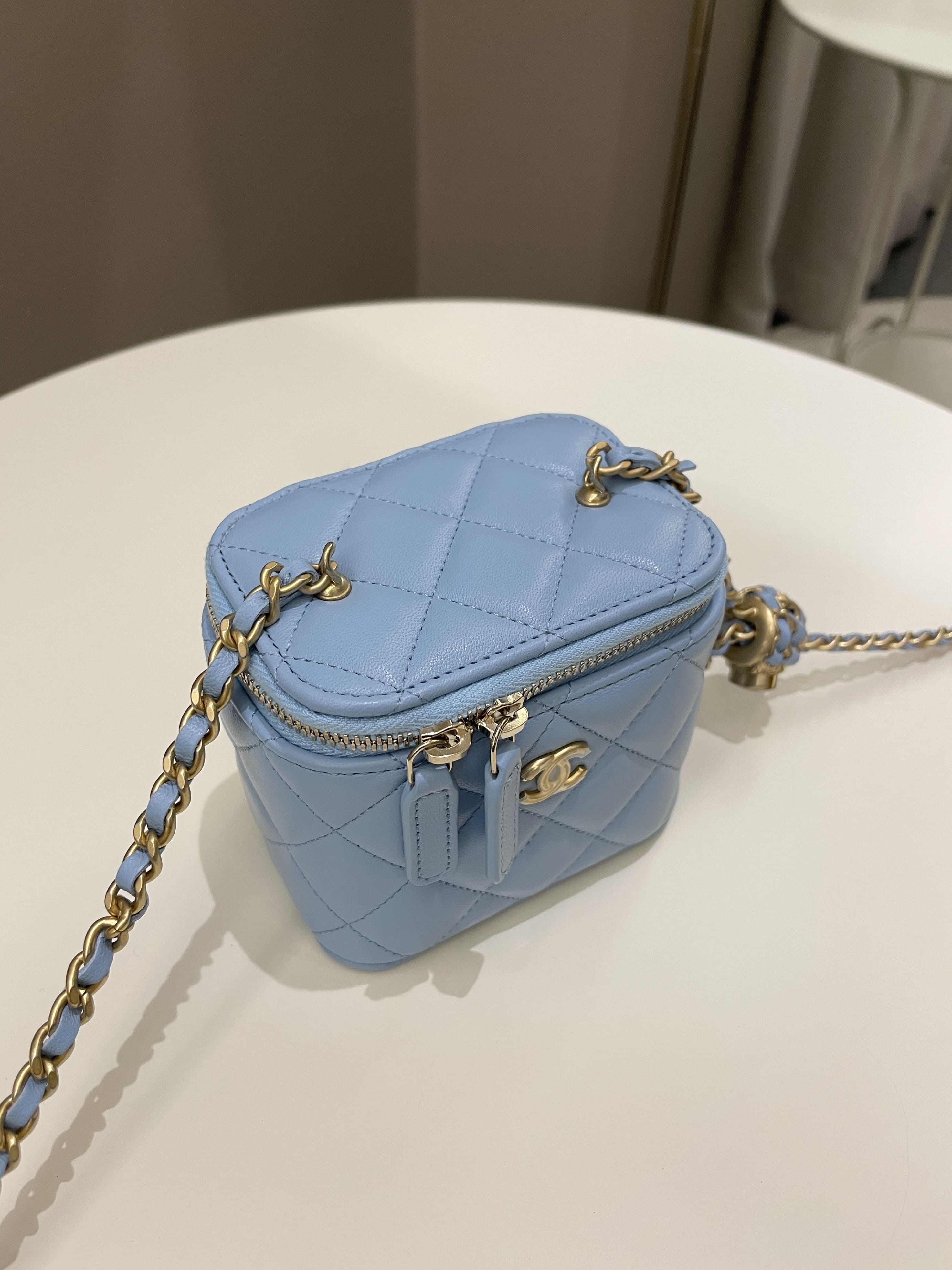 Chanel Quilted Pearl Crush Mini Vanity Cube Sky Blue Lambskin –  ＬＯＶＥＬＯＴＳＬＵＸＵＲＹ