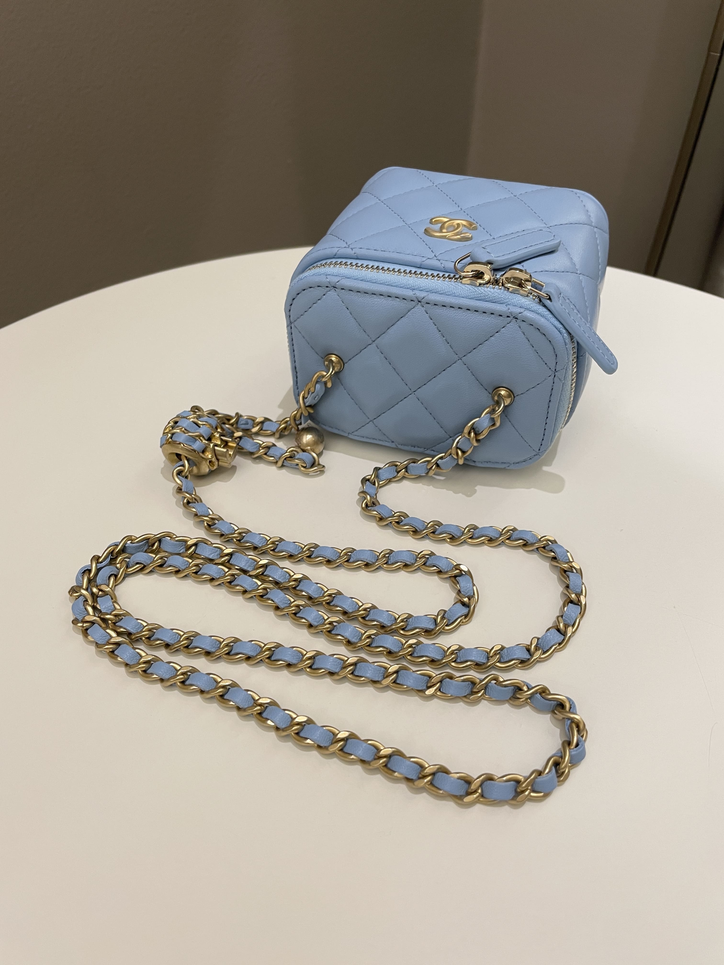 Chanel Quilted Pearl Crush Mini Vanity Cube Sky Blue Lambskin –  ＬＯＶＥＬＯＴＳＬＵＸＵＲＹ