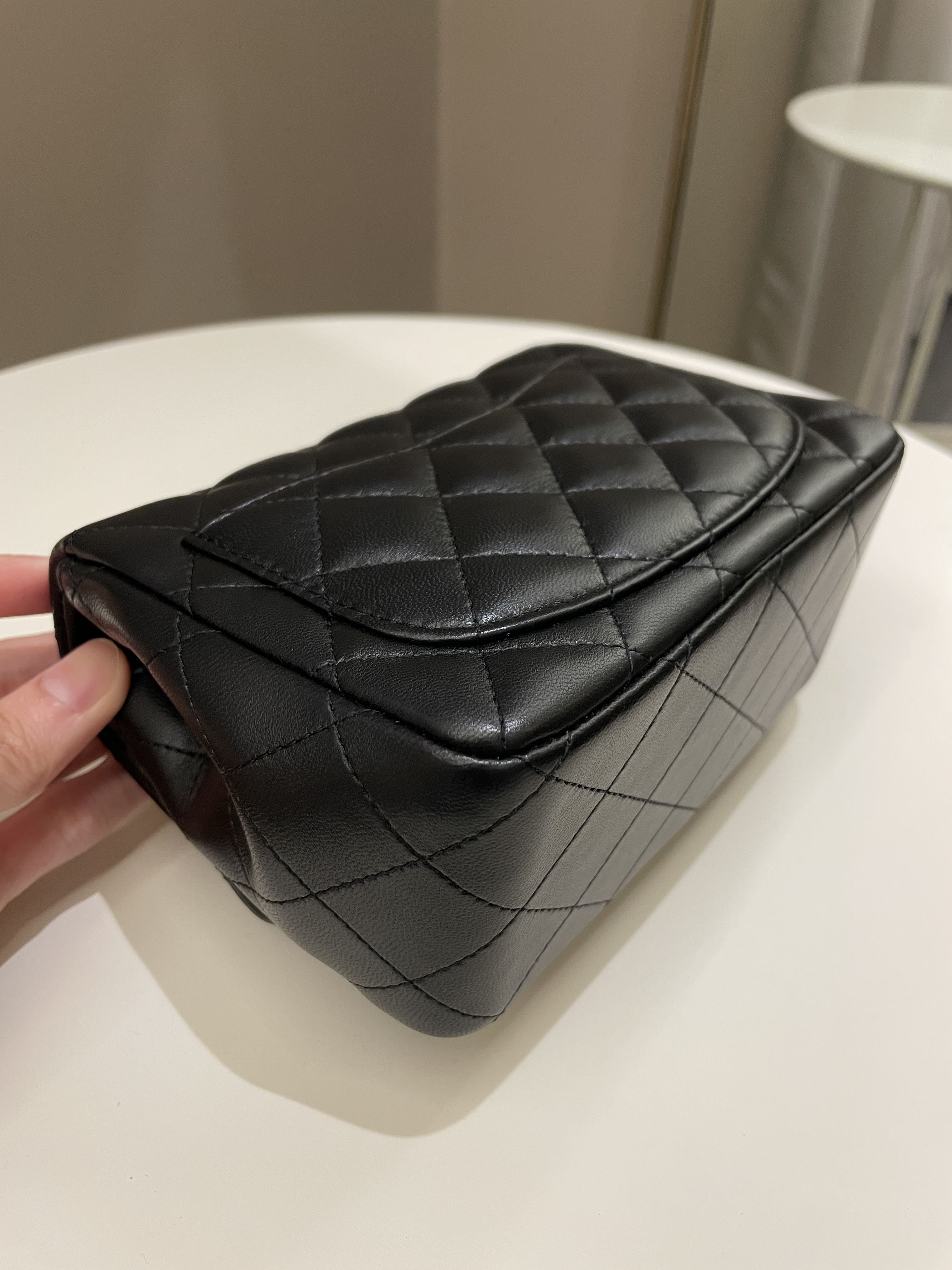 Louis Vuitton's Les Parfums leather cases – Yakymour