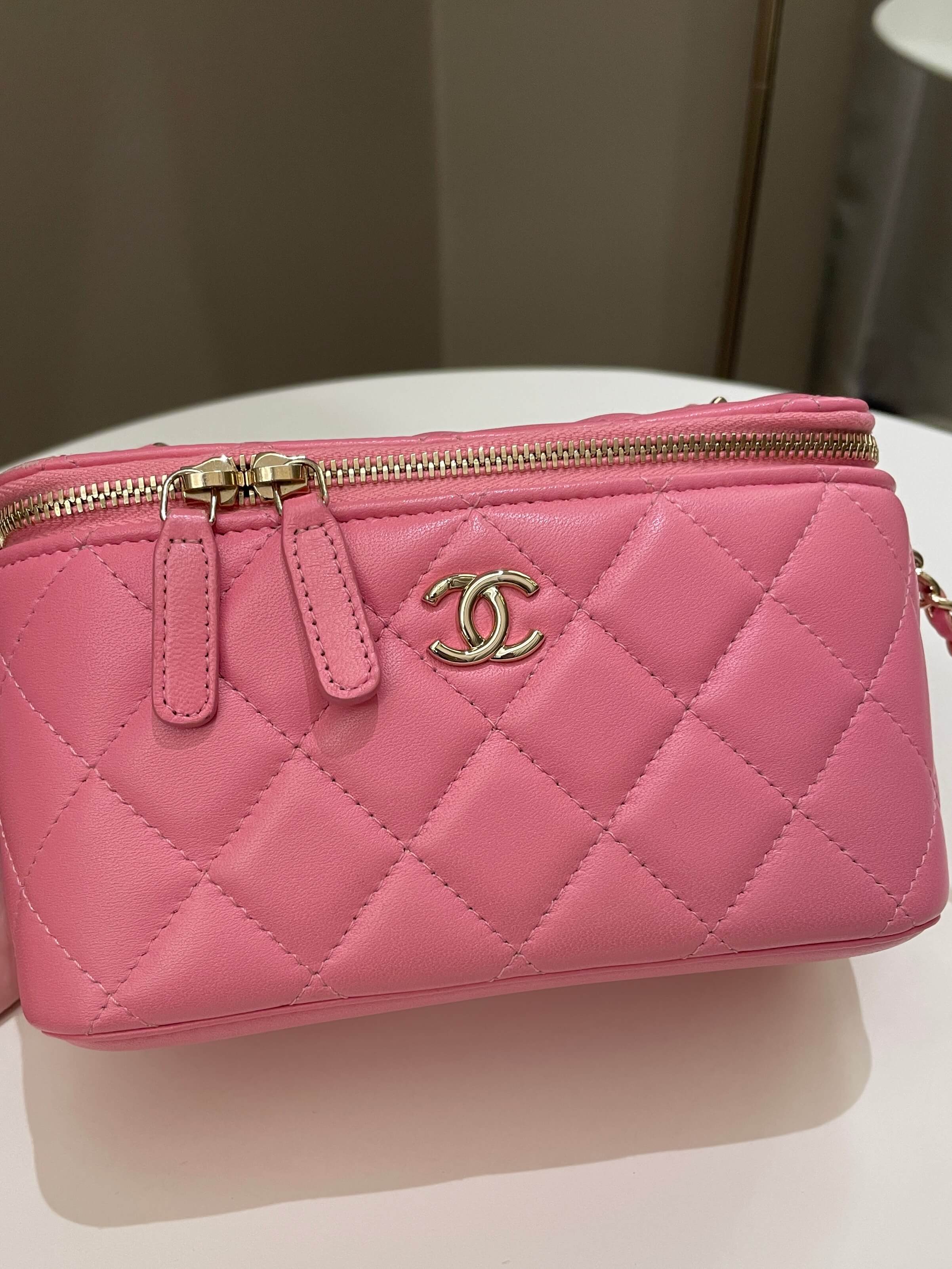 Chanel Trendy CC Vanity Case Pink Pink Lambskin – ＬＯＶＥＬＯＴＳＬＵＸＵＲＹ