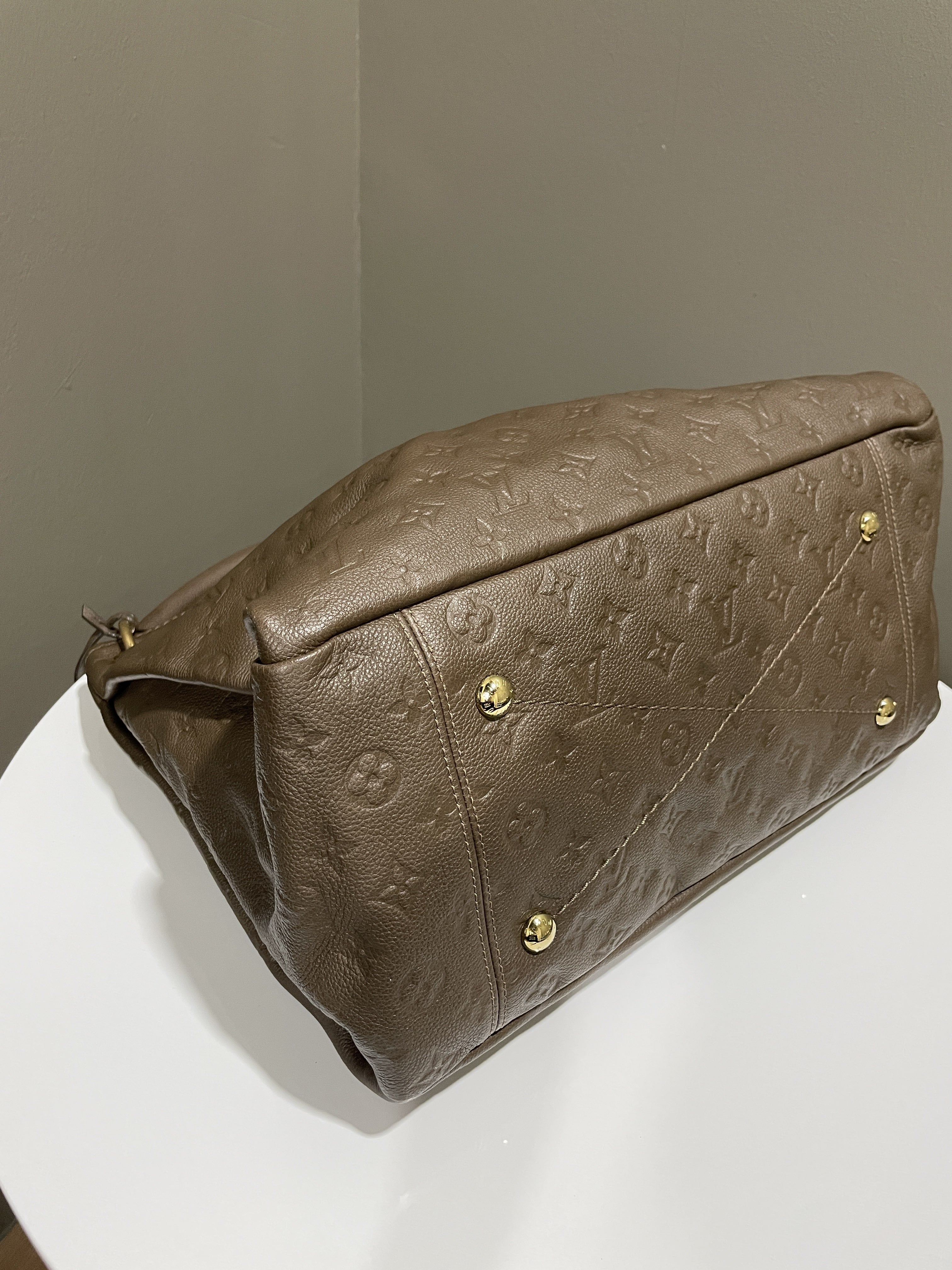 Louis Vuitton Arsty Bag Brown Taupe