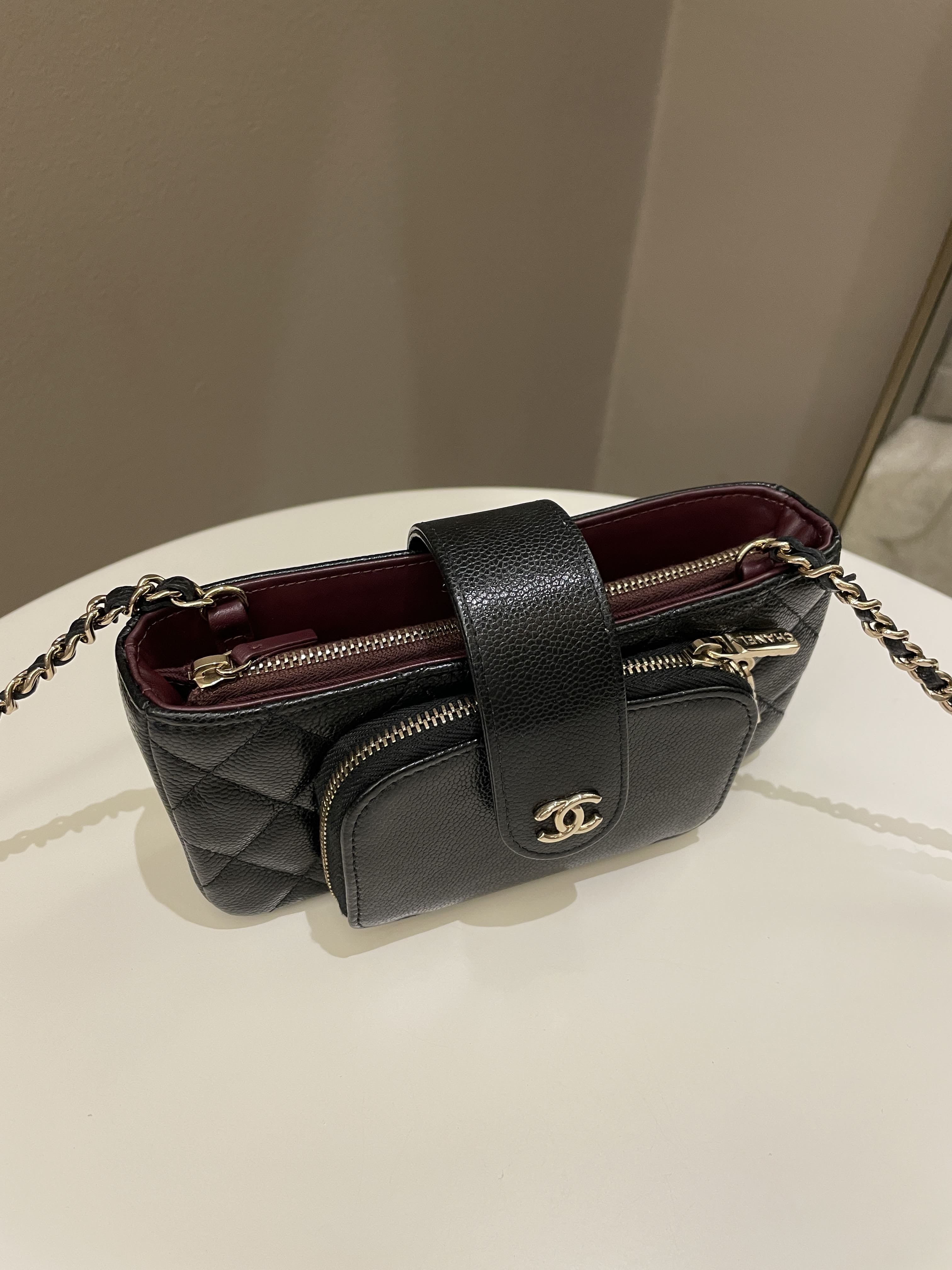 Chanel 22B Quilted Phone Holder With Chain Black Caviar – ＬＯＶＥＬＯＴＳＬＵＸＵＲＹ
