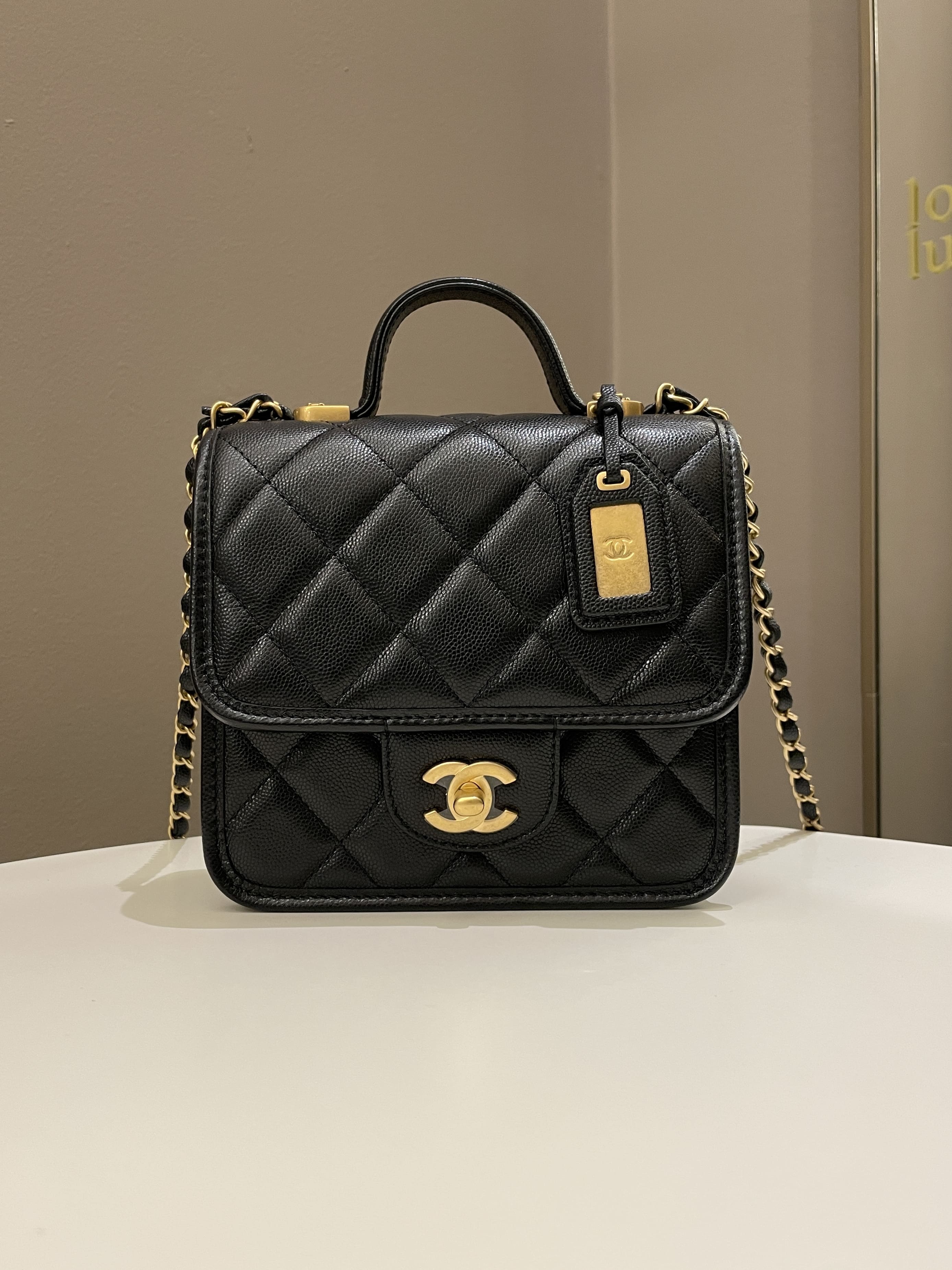 Chanel - Authenticated Handbag - Cloth Black Plain for Women, Very Good Condition