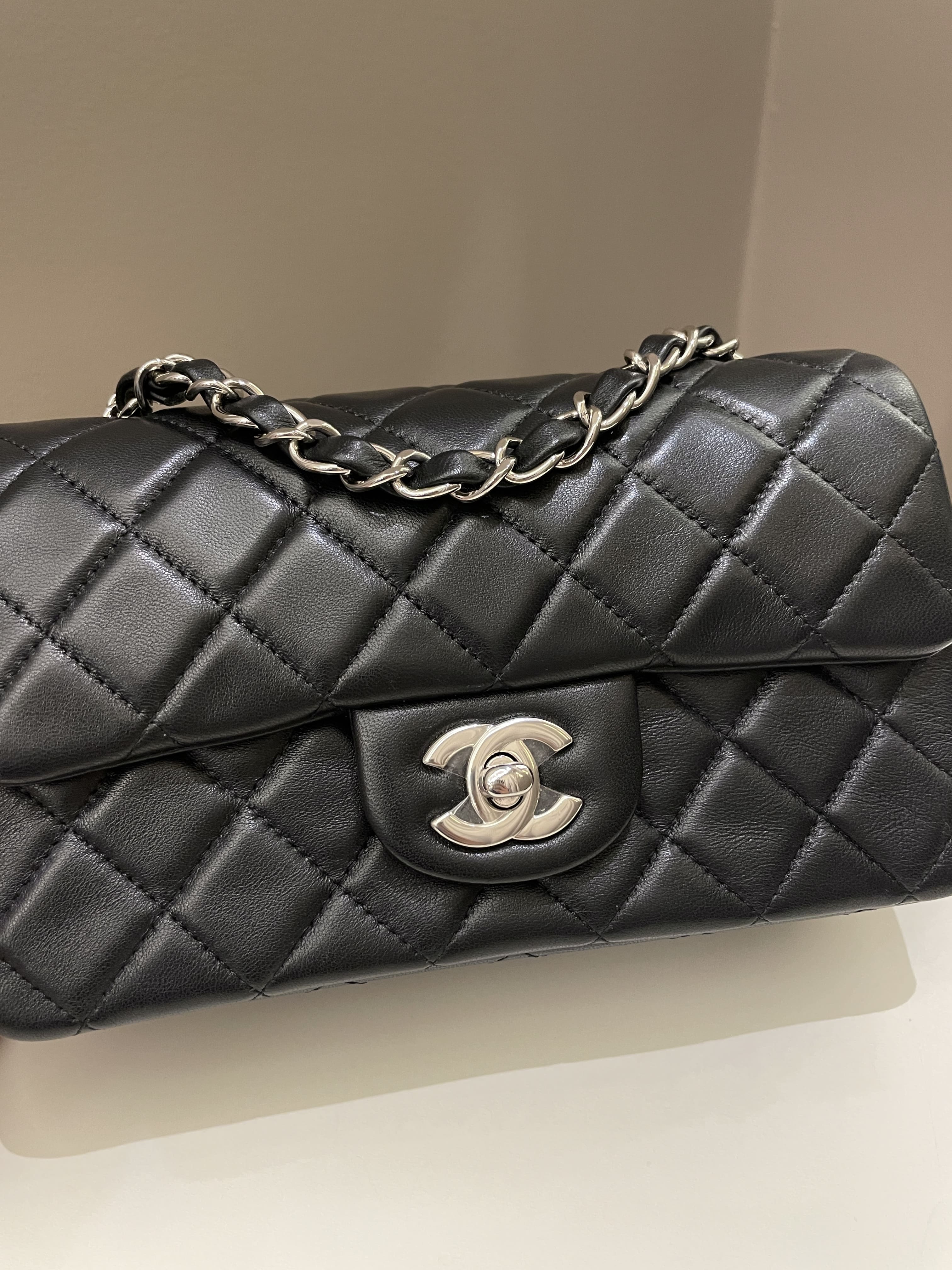 Chanel Classic Quilted Mini Rectangular Black Lambskin – ＬＯＶＥＬＯＴＳＬＵＸＵＲＹ