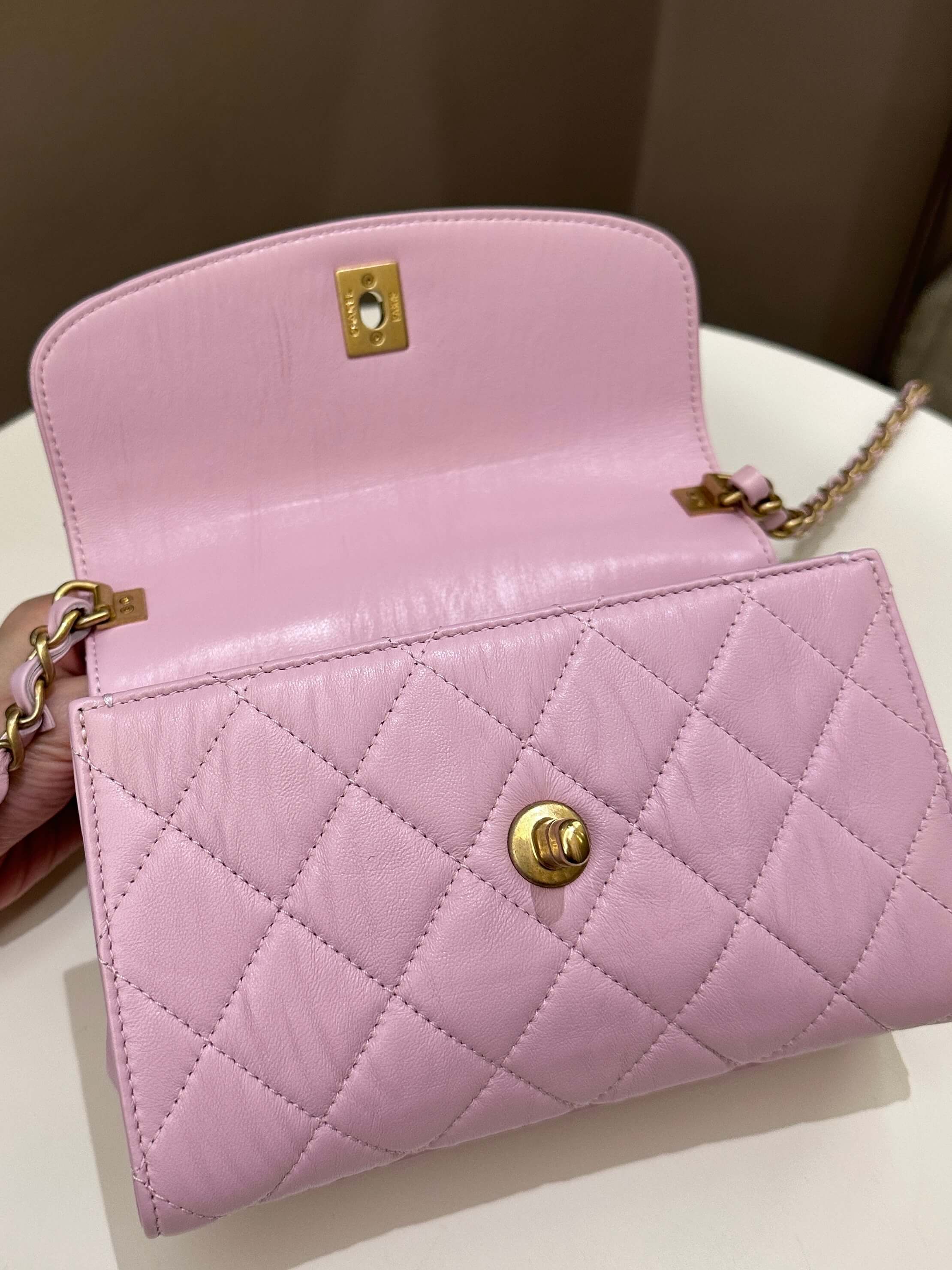 Chanel 21S Quilted Cc Wrapped Top Handle Mauve Pink Aged Calfskin –  ＬＯＶＥＬＯＴＳＬＵＸＵＲＹ