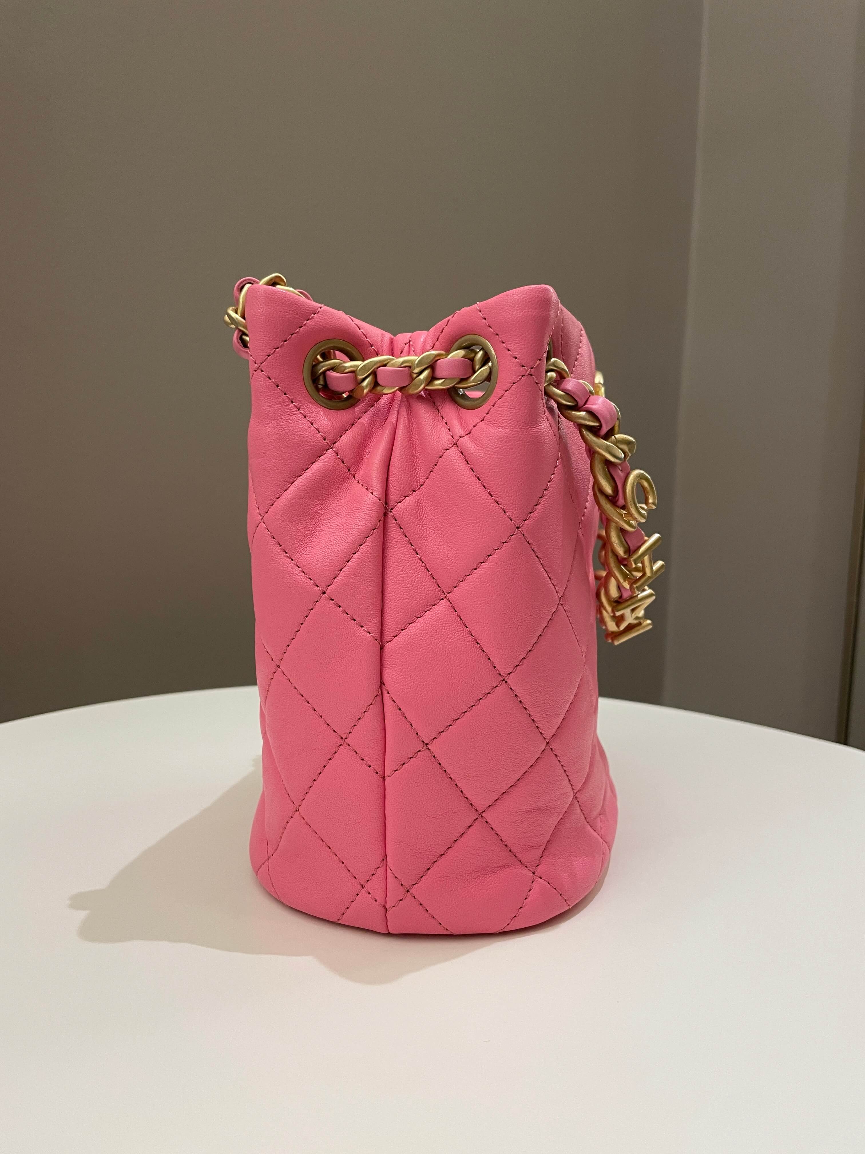 Chanel 23P Drawstring Bucket Bag Pink Stiff Lambskin – ＬＯＶＥＬＯＴＳＬＵＸＵＲＹ